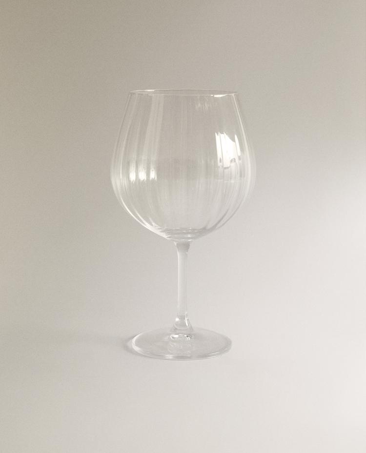 RAISED CRYSTALLINE WINE GLASS