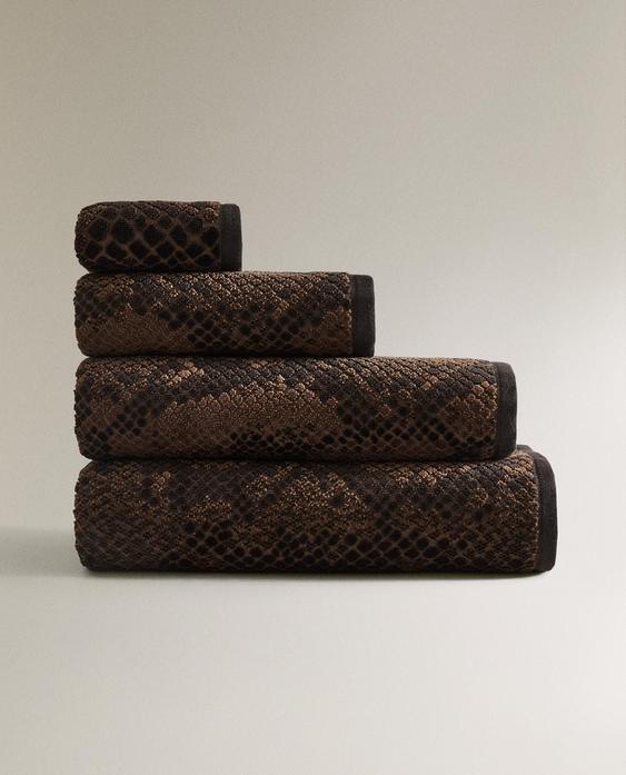 ANIMAL PRINT VELOUR BATH TOWEL