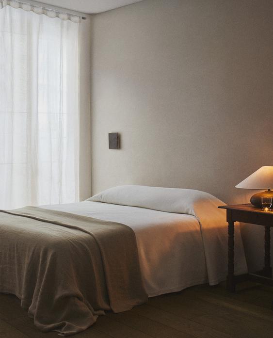 شرشف بيكيه بتطريز مخرم