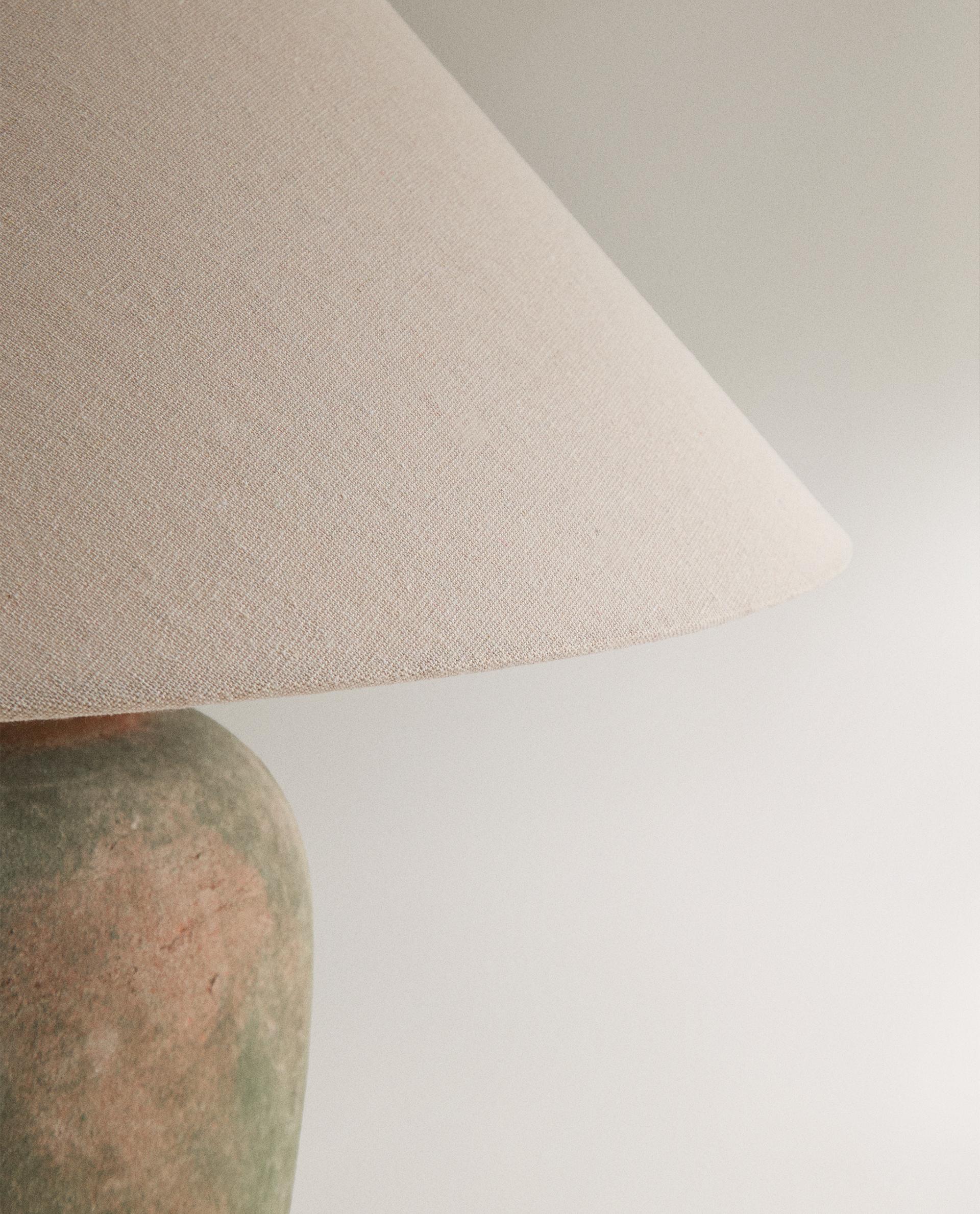 TABLE LAMP WITH CERAMIC BASE