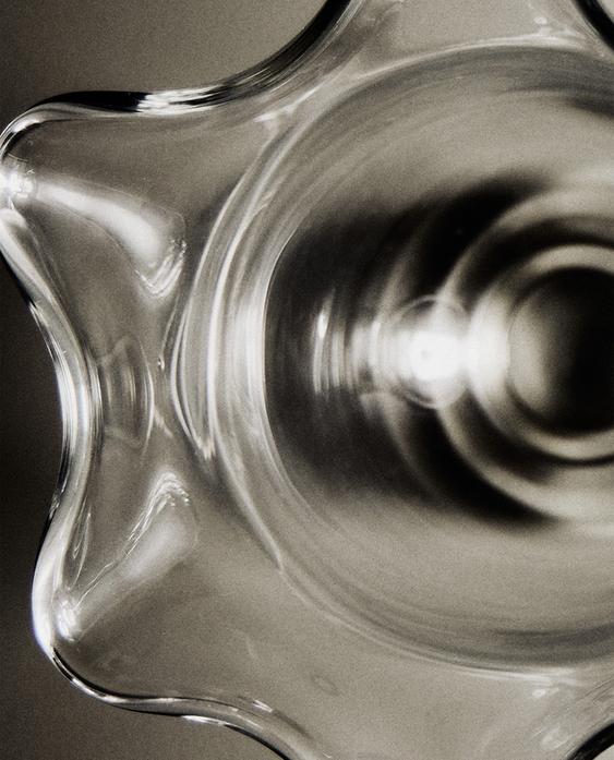 WAVY TRANSPARENT GLASS VASE WAVY TRANSPARENT GLASS VASE