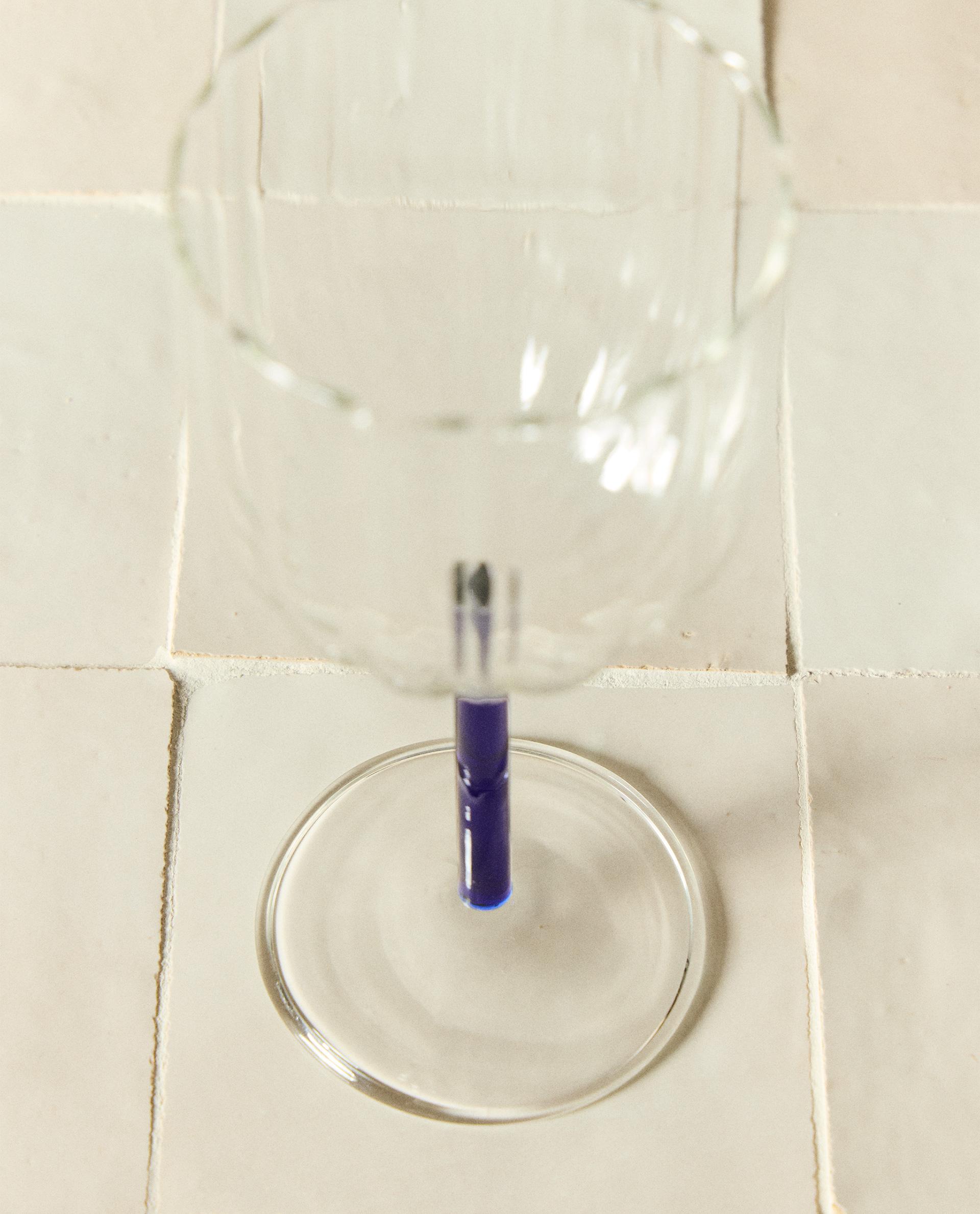 BOROSILICATE GLASS WITH COLOURED STEM