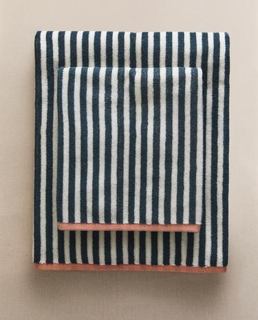KIDS' REVERSIBLE STRIPED BATH TOWEL