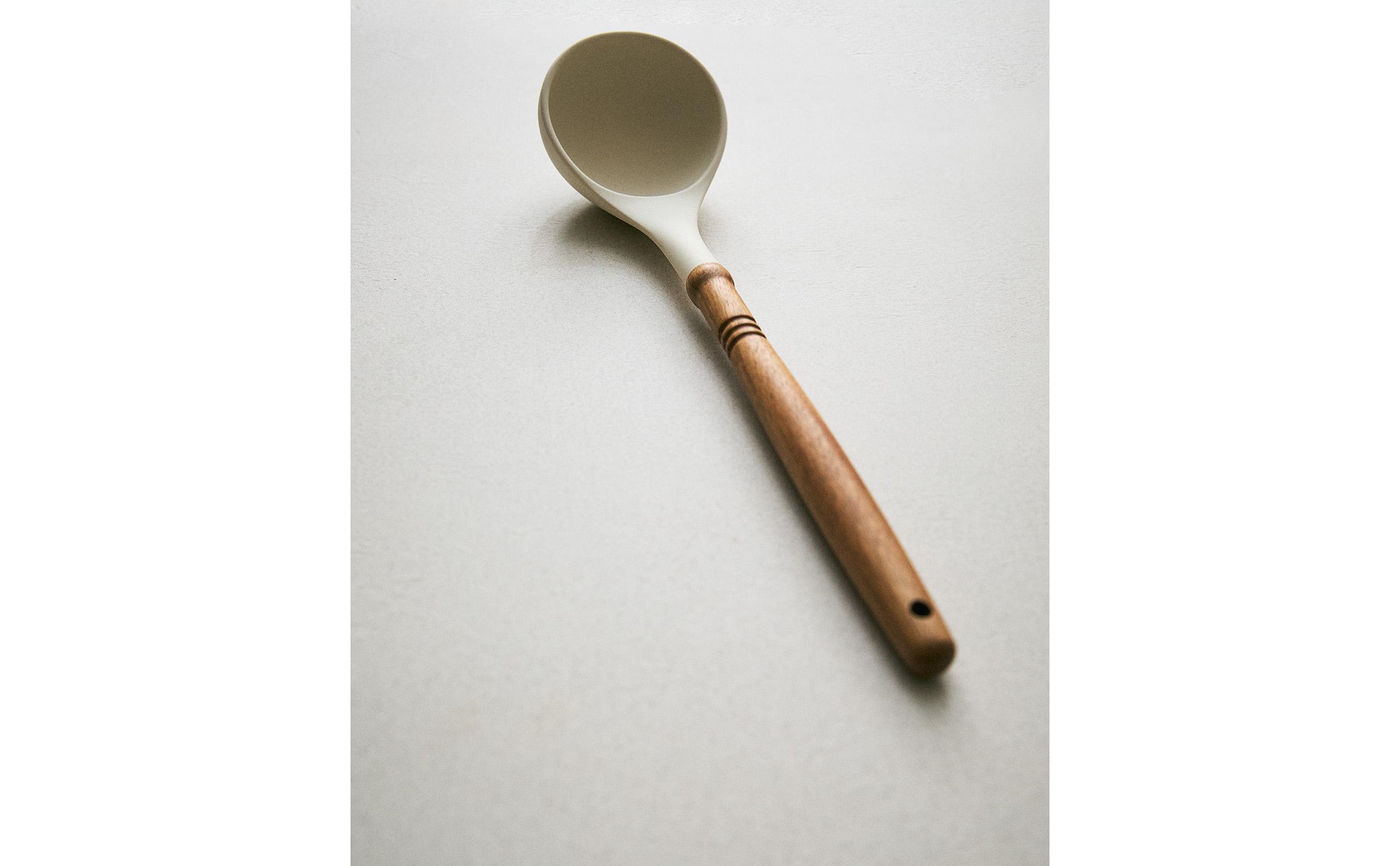SILICONE AND WOOD LADLE product thumbnail 7