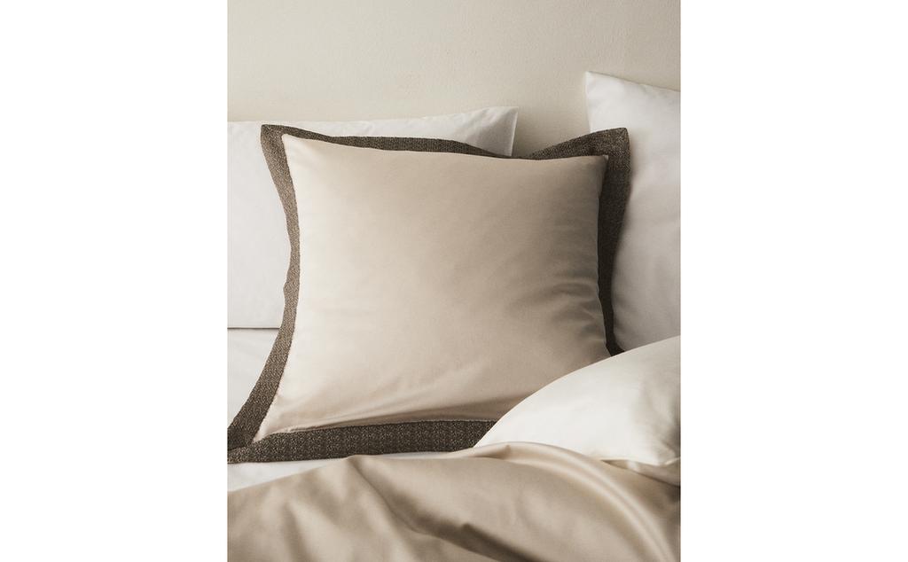 غلاف مخدة ساتان مطرز (كثافة 300 خيط)