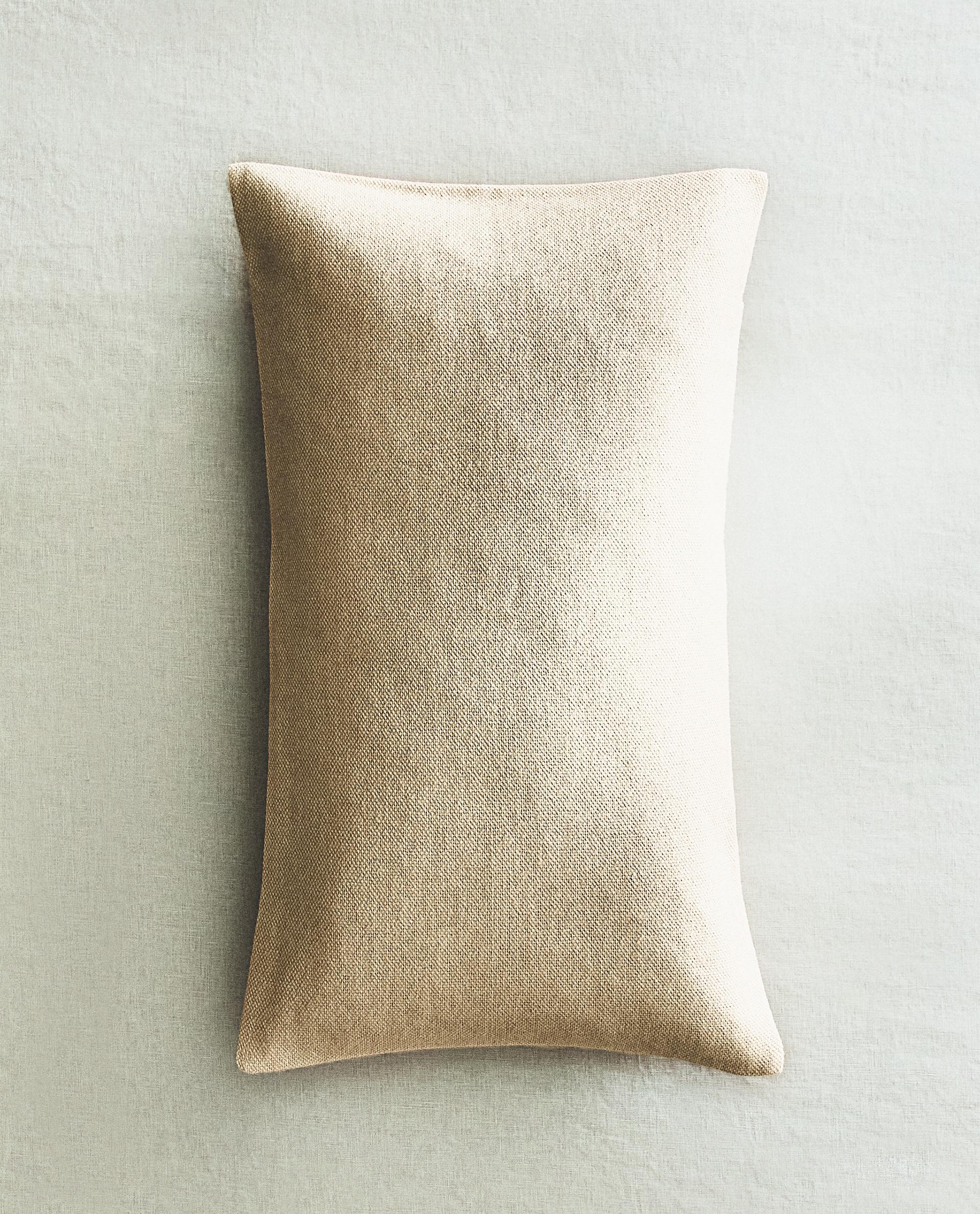 クッションカバー ZARAHOME  Cushion Cover ミニ刺繍 クッションカバー | Zara Home 日本/Japan