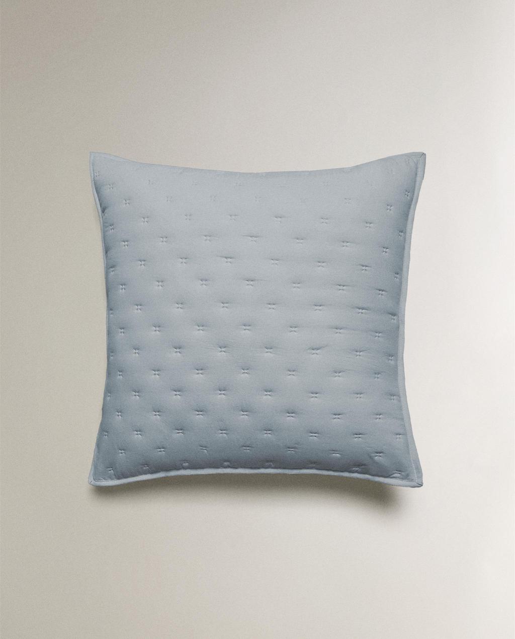 DYGSNIUOTAS DEKORATYVINĖS PAGALVĖLĖS UŽVALKALAS SU TAŠKELIAIS DYGSNIUOTAS DEKORATYVINĖS PAGALVĖLĖS UŽVALKALAS SU TAŠKELIAIS