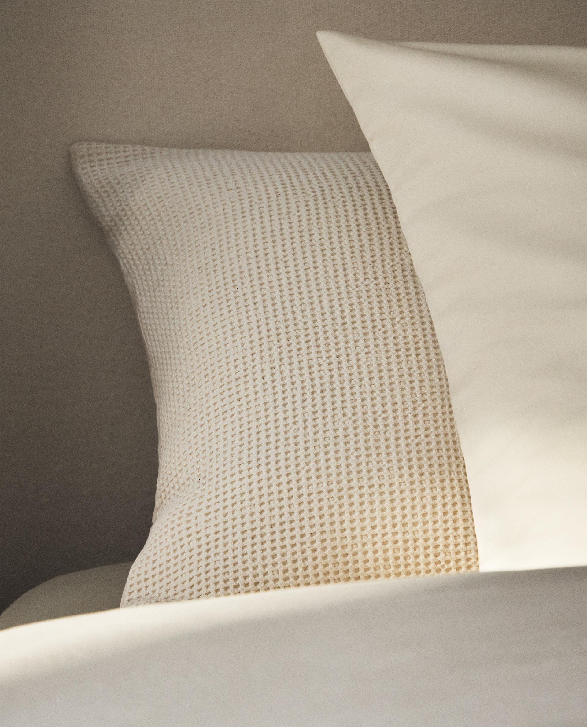 MINI WAFFLE-KNIT COTTON PILLOWCASE MINI WAFFLE-KNIT COTTON PILLOWCASE