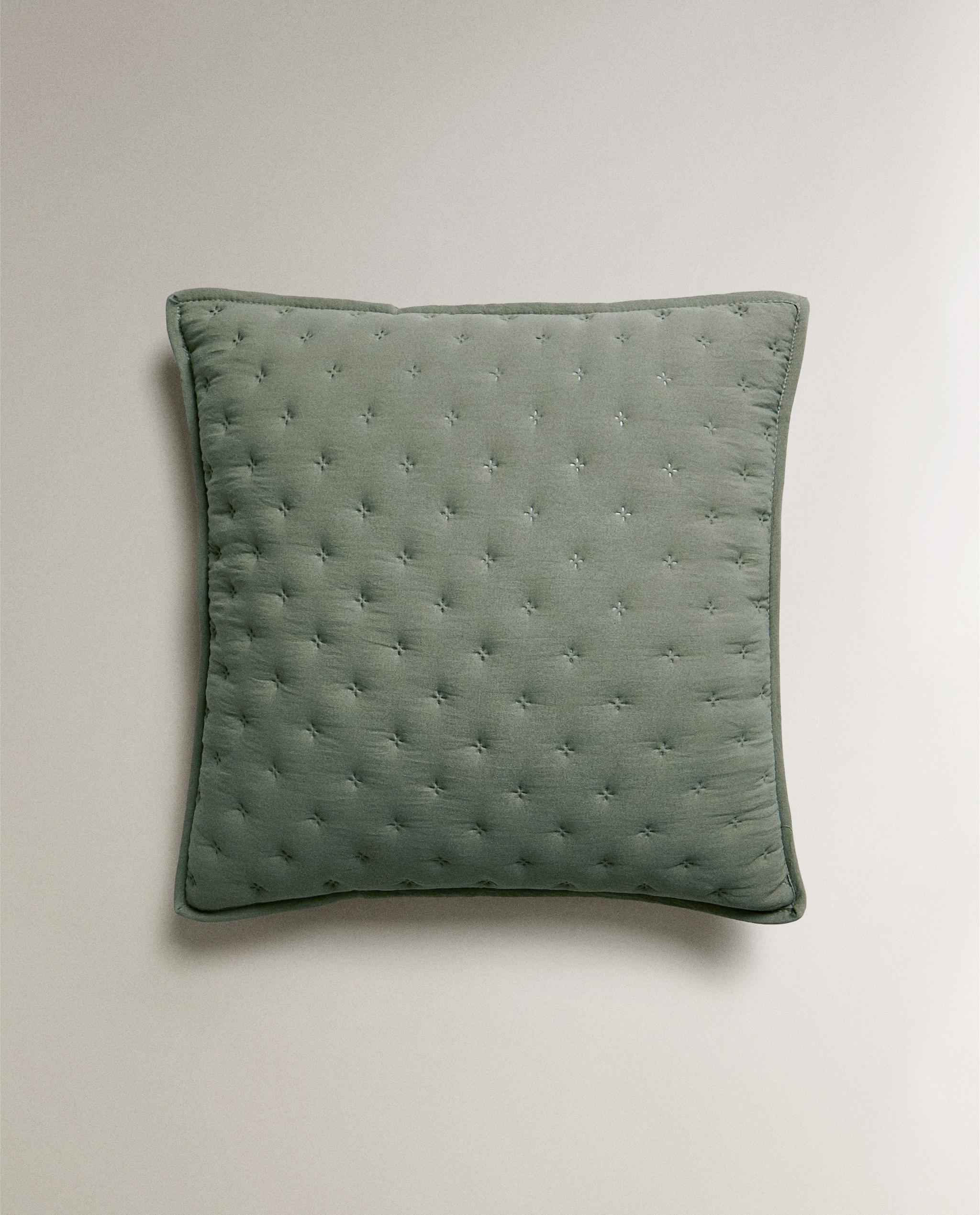 【新品】ZARA  ザラホーム デコ刺繍クッションカバー セット ZARA HOME18春夏新作ベッド＆クッションカバー、トンボや