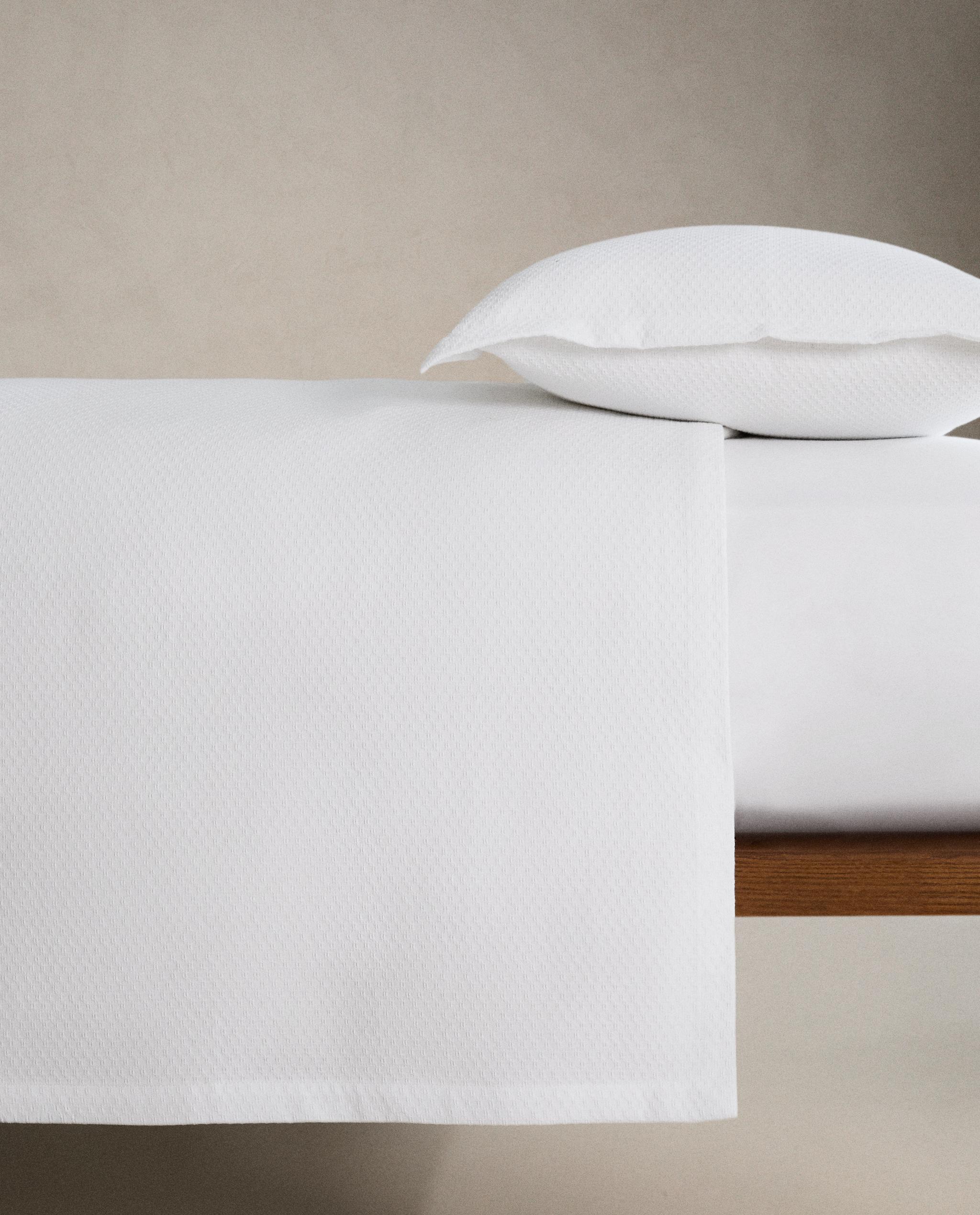 COTTON BEDSPREAD WITH RAISED DESIGN product thumbnail 2