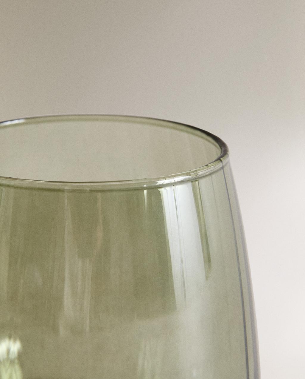 GLASS TUMBLER WITH LINE DESIGN