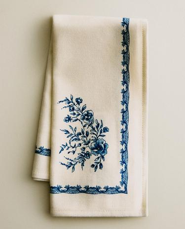 PACK OF FLORAL SATIN NAPKINS (PACK OF 2)