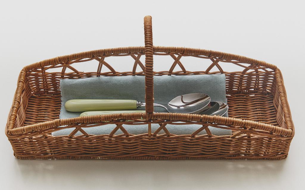 سلة طويلة من الخيزران الهندي بمقبض سلة طويلة من الخيزران الهندي بمقبض