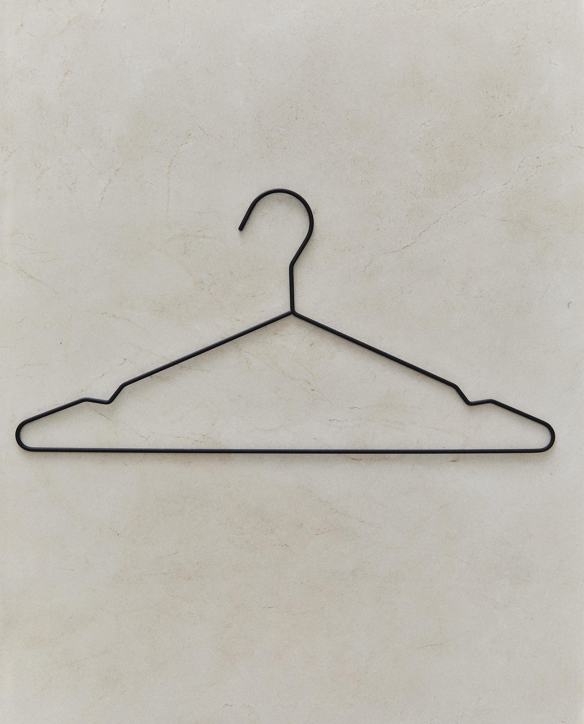 RUBBERISED HANGERS (PACK OF 6) RUBBERISED HANGERS (PACK OF 6)