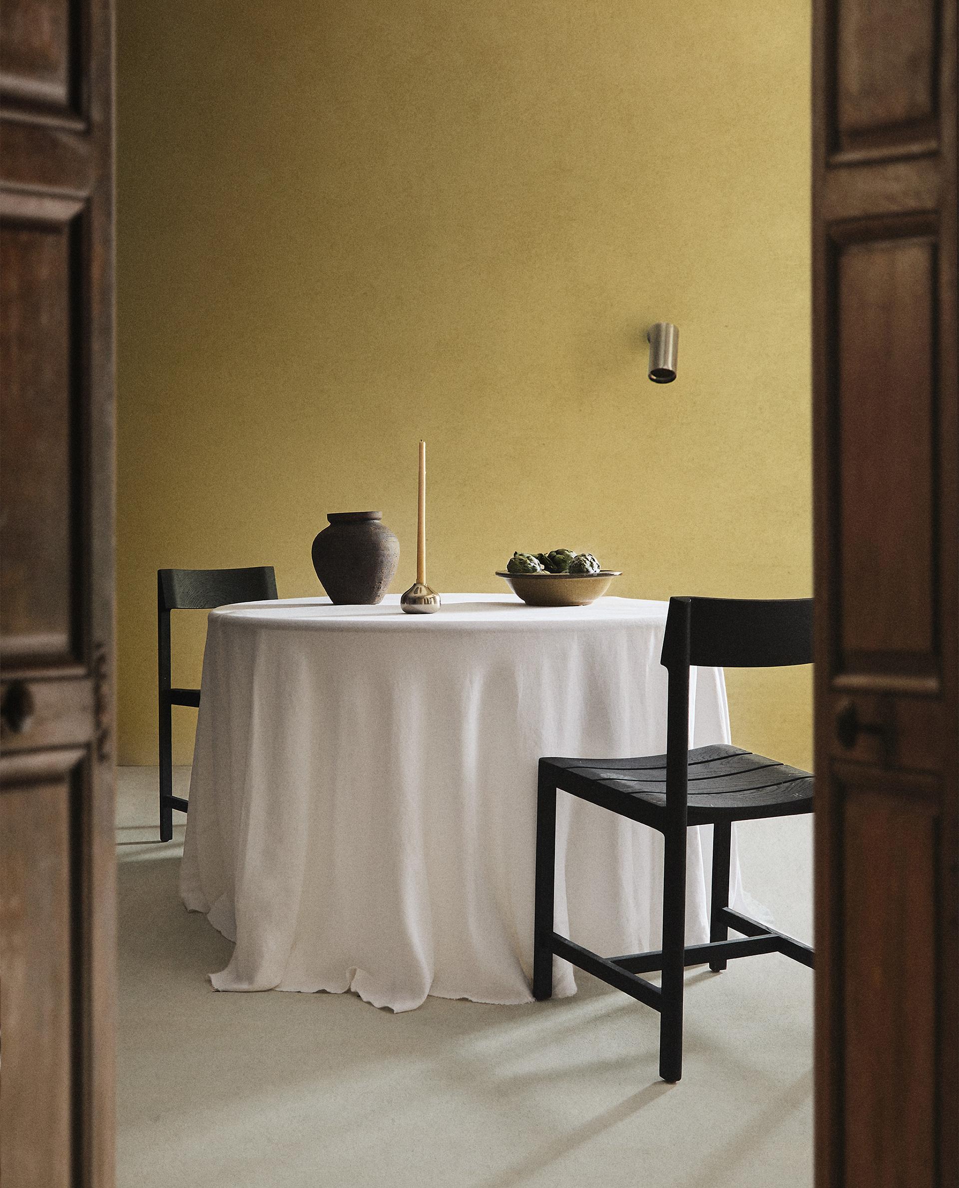 TABLECLOTH, JUG AND BONE CHINA DINNER SET product thumbnail 8