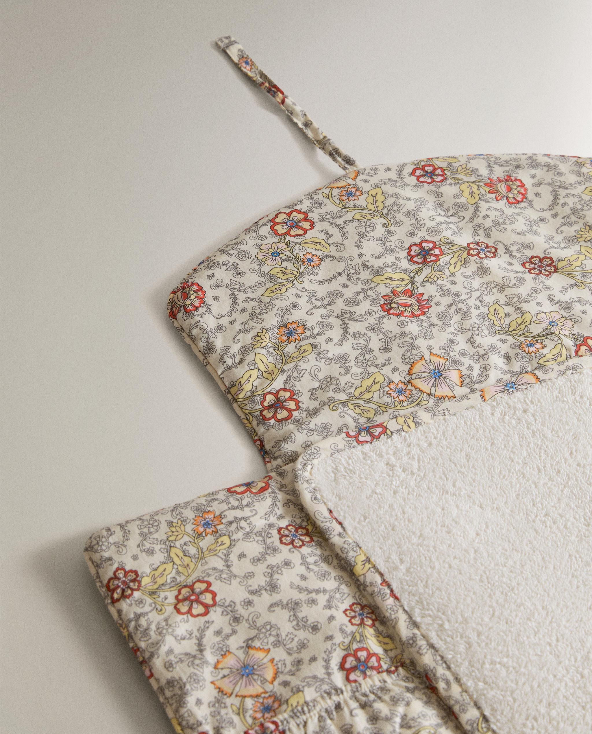PORTABLE FLORAL BABY CHANGING MAT product thumbnail 9