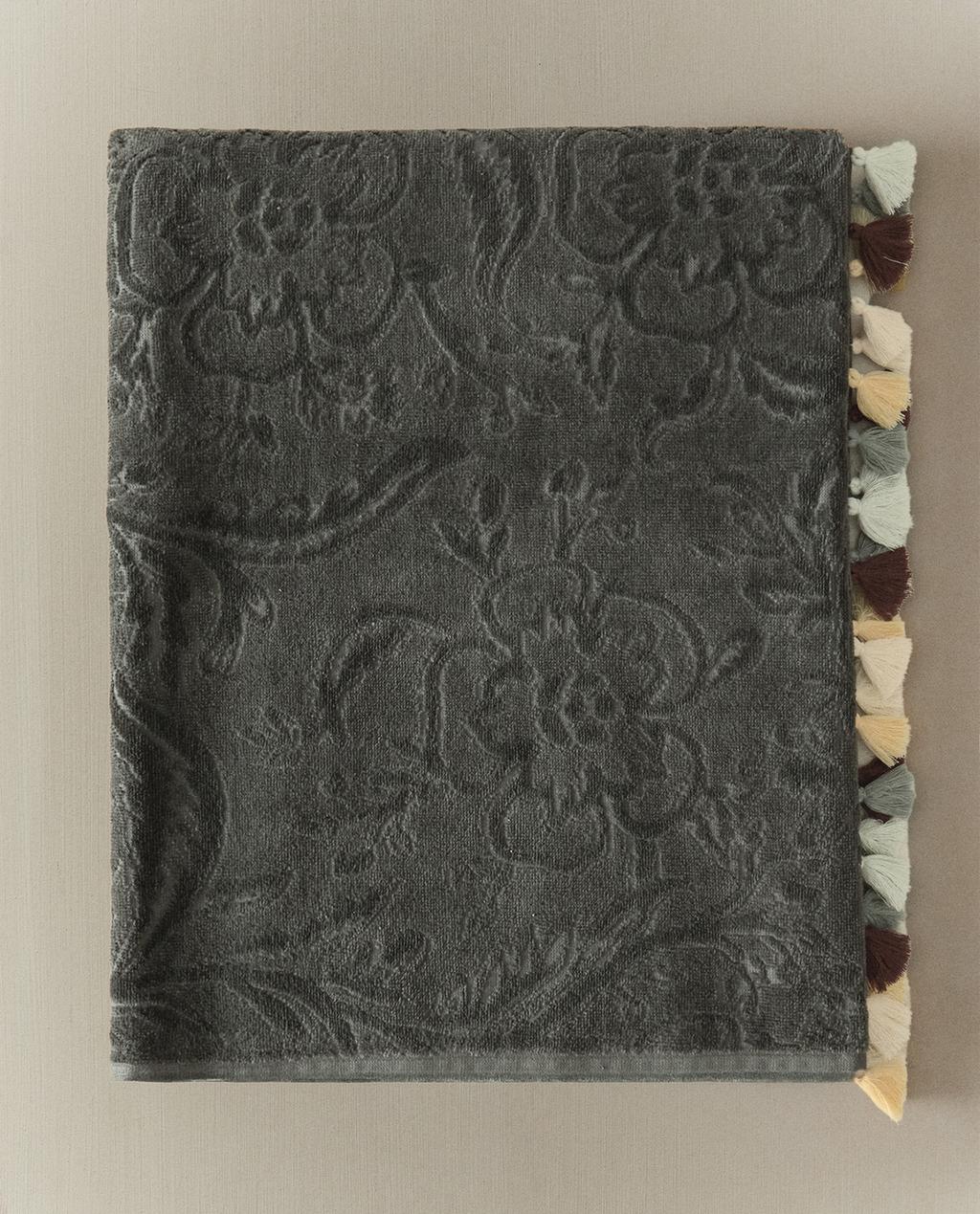 TOALLA BAÑO POMPONES JACQUARD