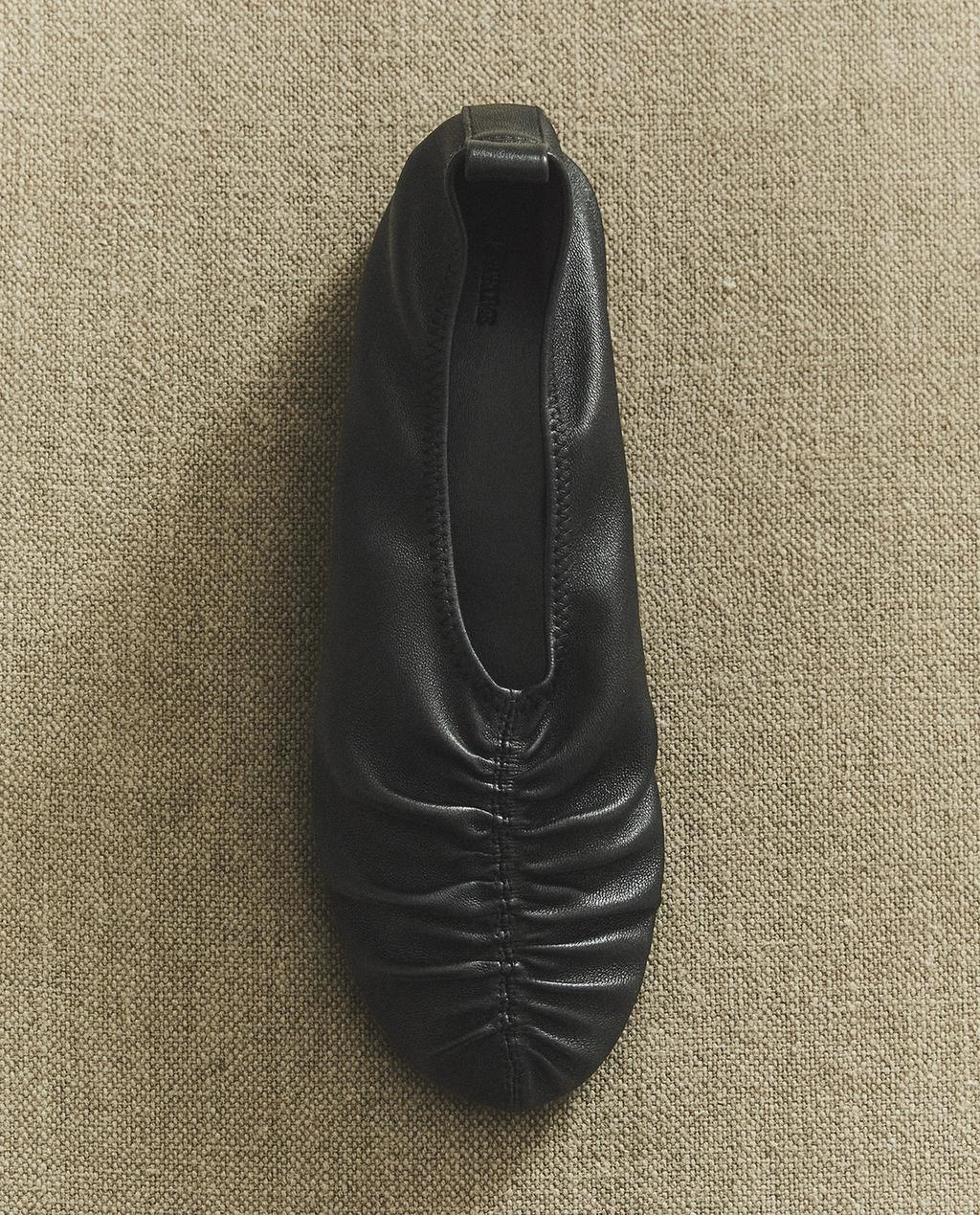 KËPUCË BALERINASH PREJ LËKURE