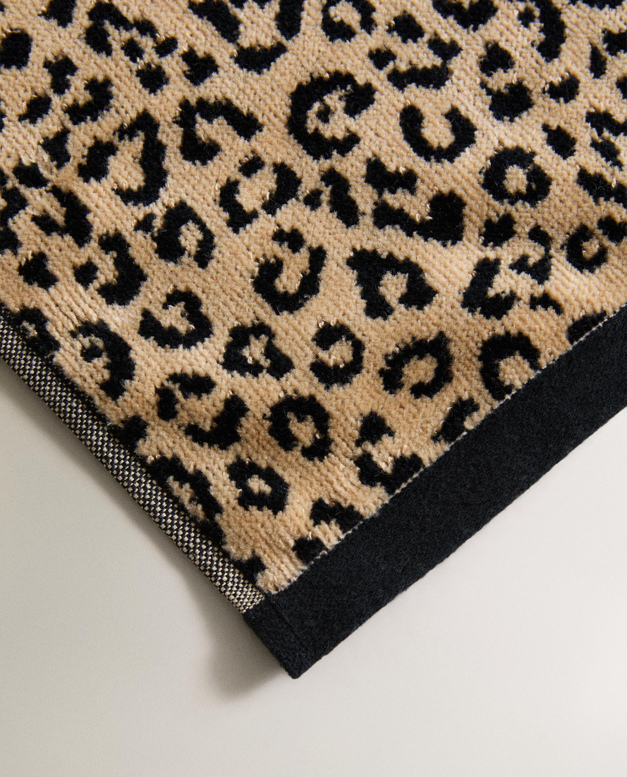 PACK OF ANIMAL PRINT VELOUR HAND TOWELS (PACK OF 3) product thumbnail 3