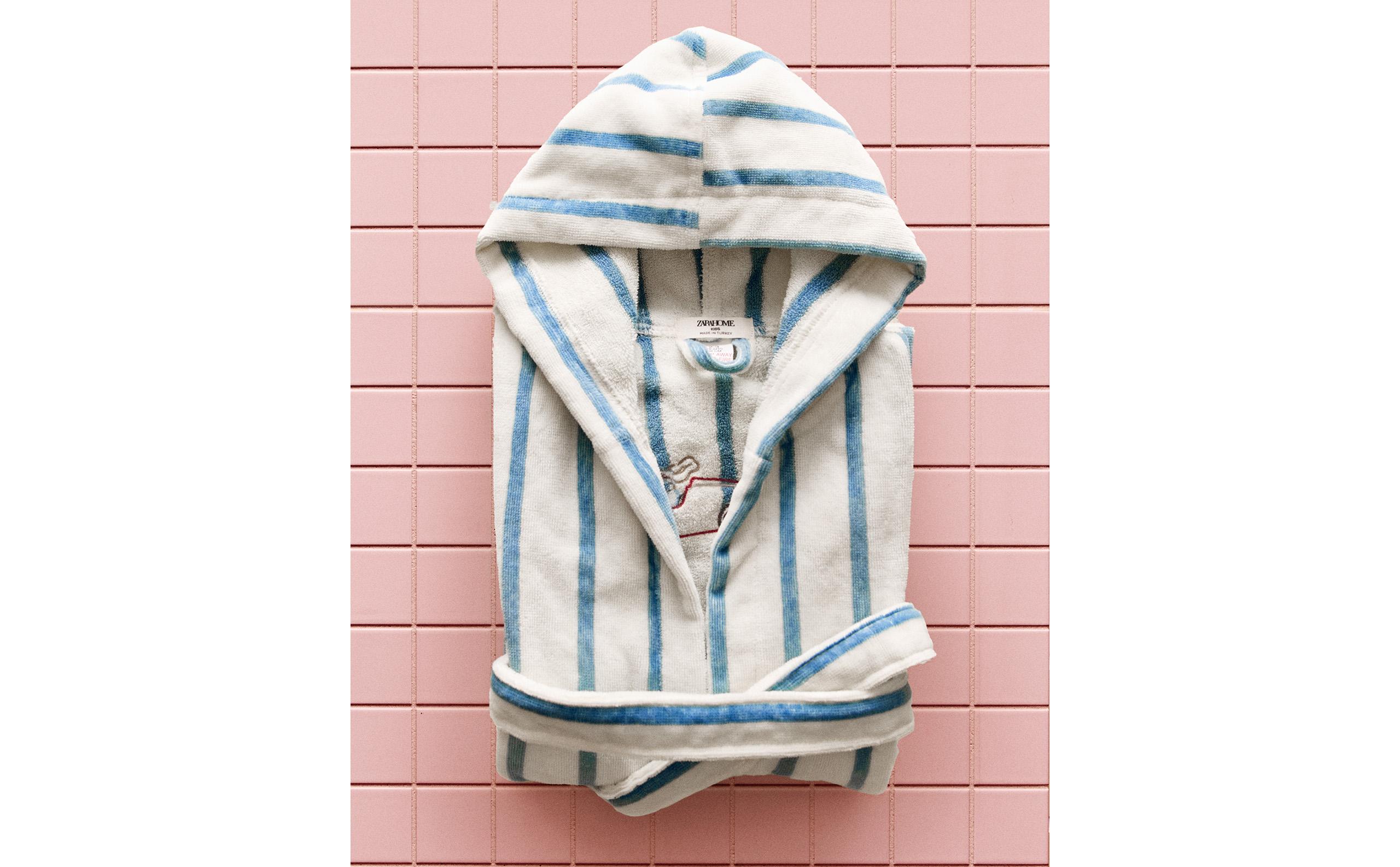 CHILDREN'S RACING DOG BATHROBE