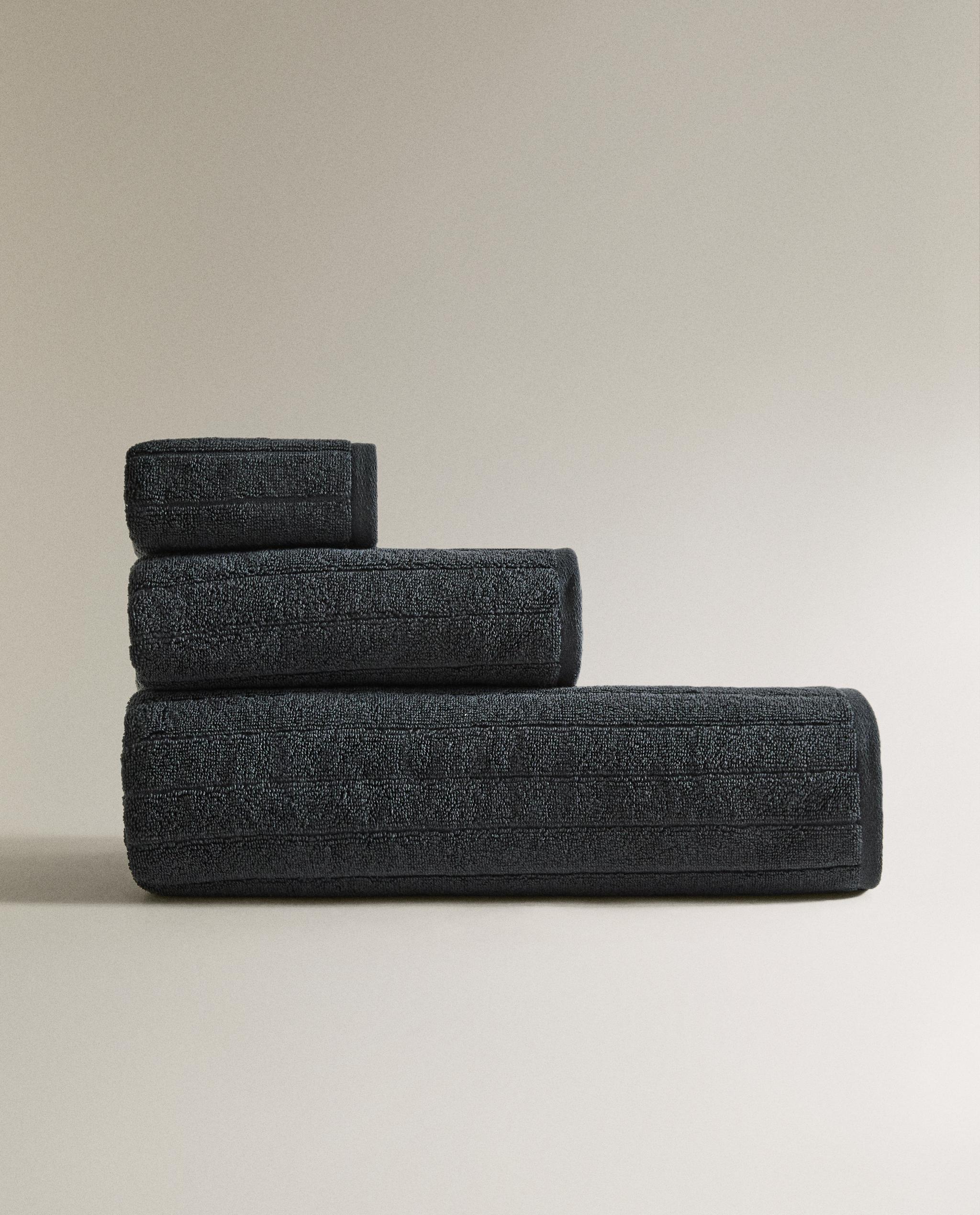 TEXTURED STRIPED BATH TOWEL product thumbnail 2