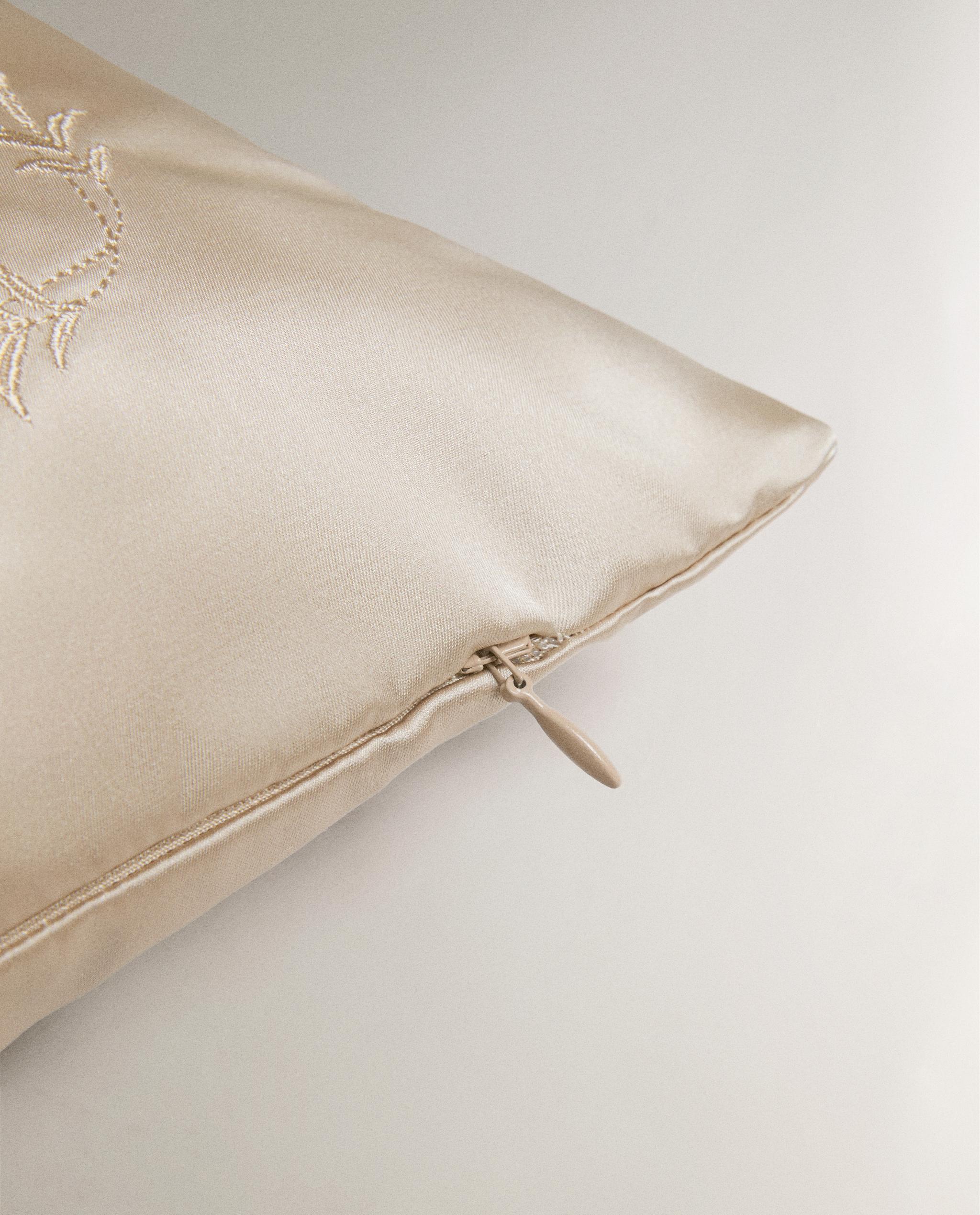 LEAF PRINT SATEEN CUSHION COVER product thumbnail 8