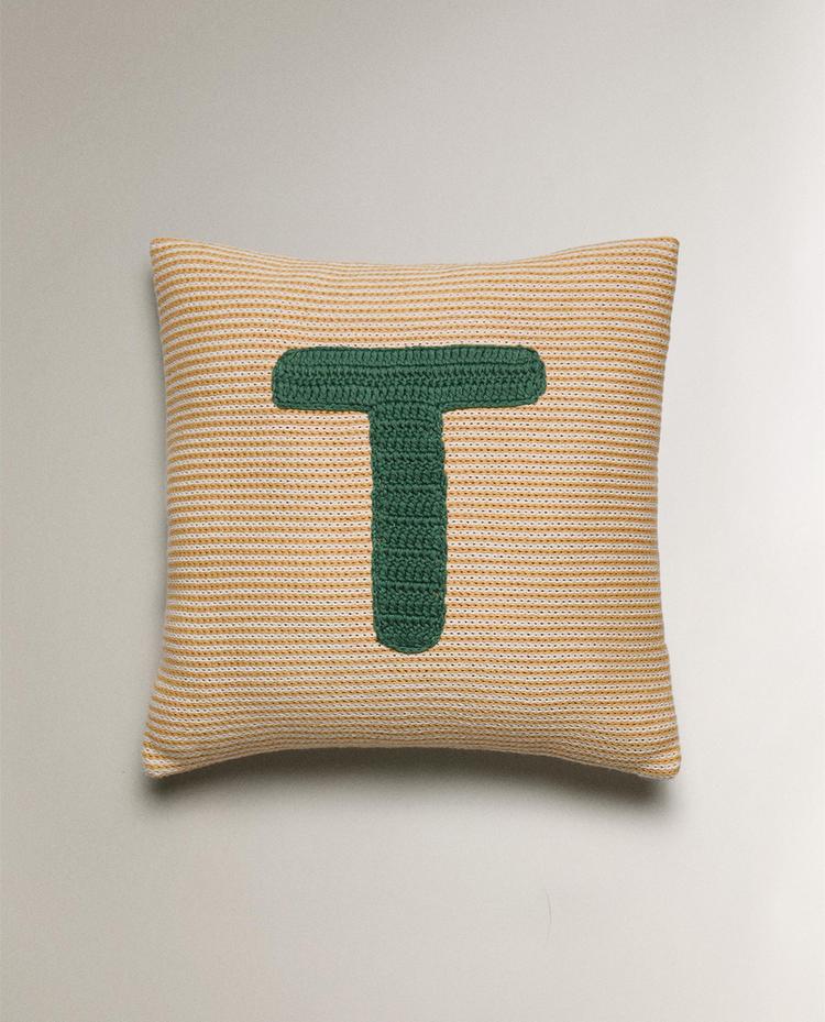 COUSSIN ENFANT BRODÉ LETTRE T
