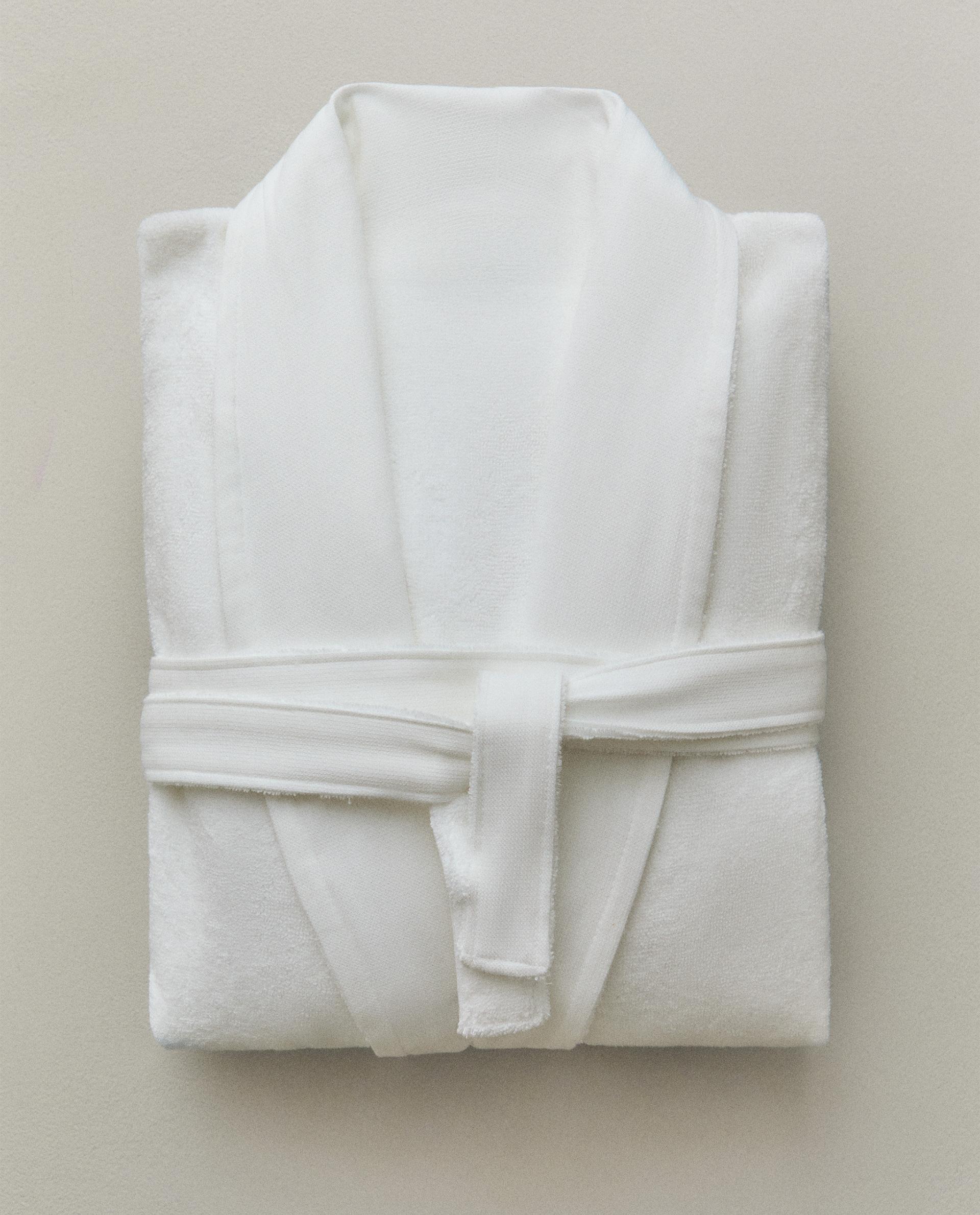 COTTON BATHROBE WITH APPLIQUÉ FABRIC COTTON BATHROBE WITH APPLIQUÉ FABRIC