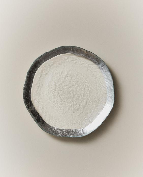 DESSERTTELLER AUS GLAS MIT RELIEF UND SILBERRAND
