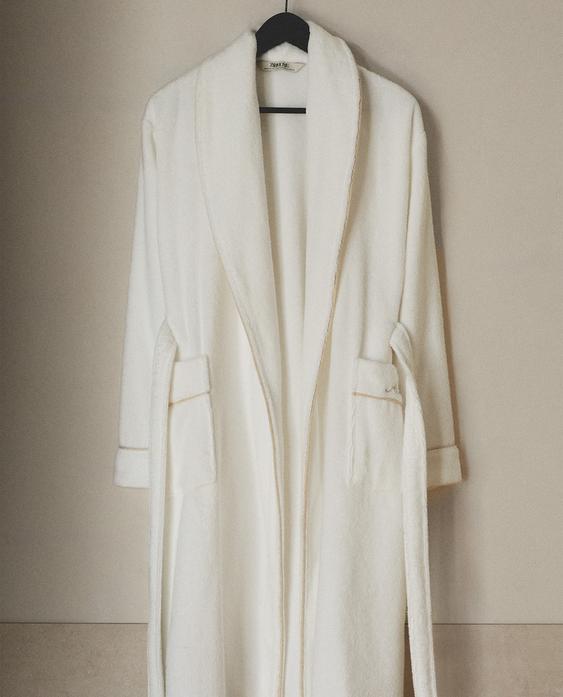 BATHROBE WITH PIPING (400 GXM²)
