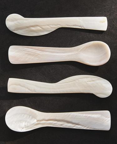 MOTHER-OF-PEARL BREAKFAST CUTLERY SET (SET OF 4)