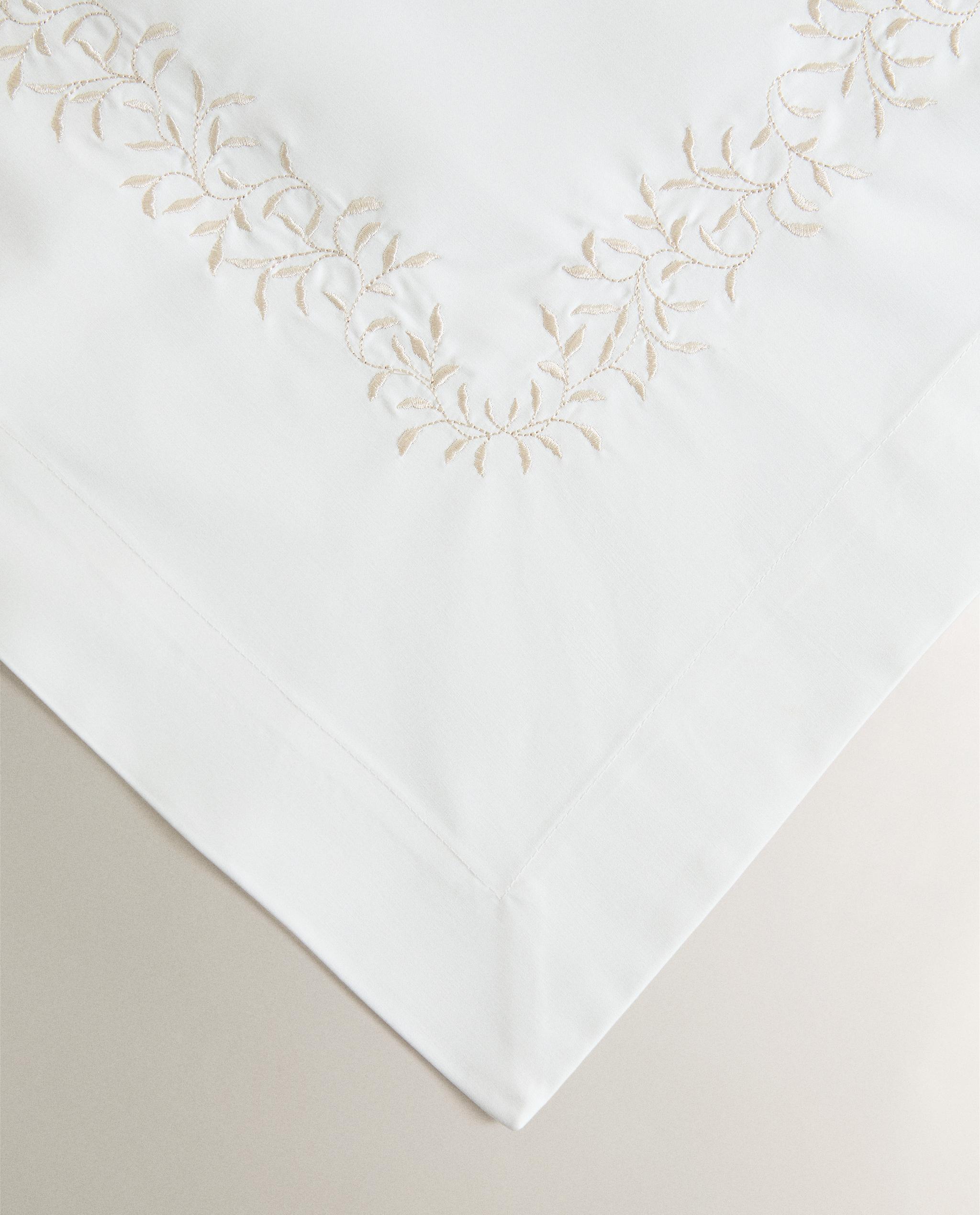 EMBROIDERED SATEEN TABLE RUNNER product thumbnail 2