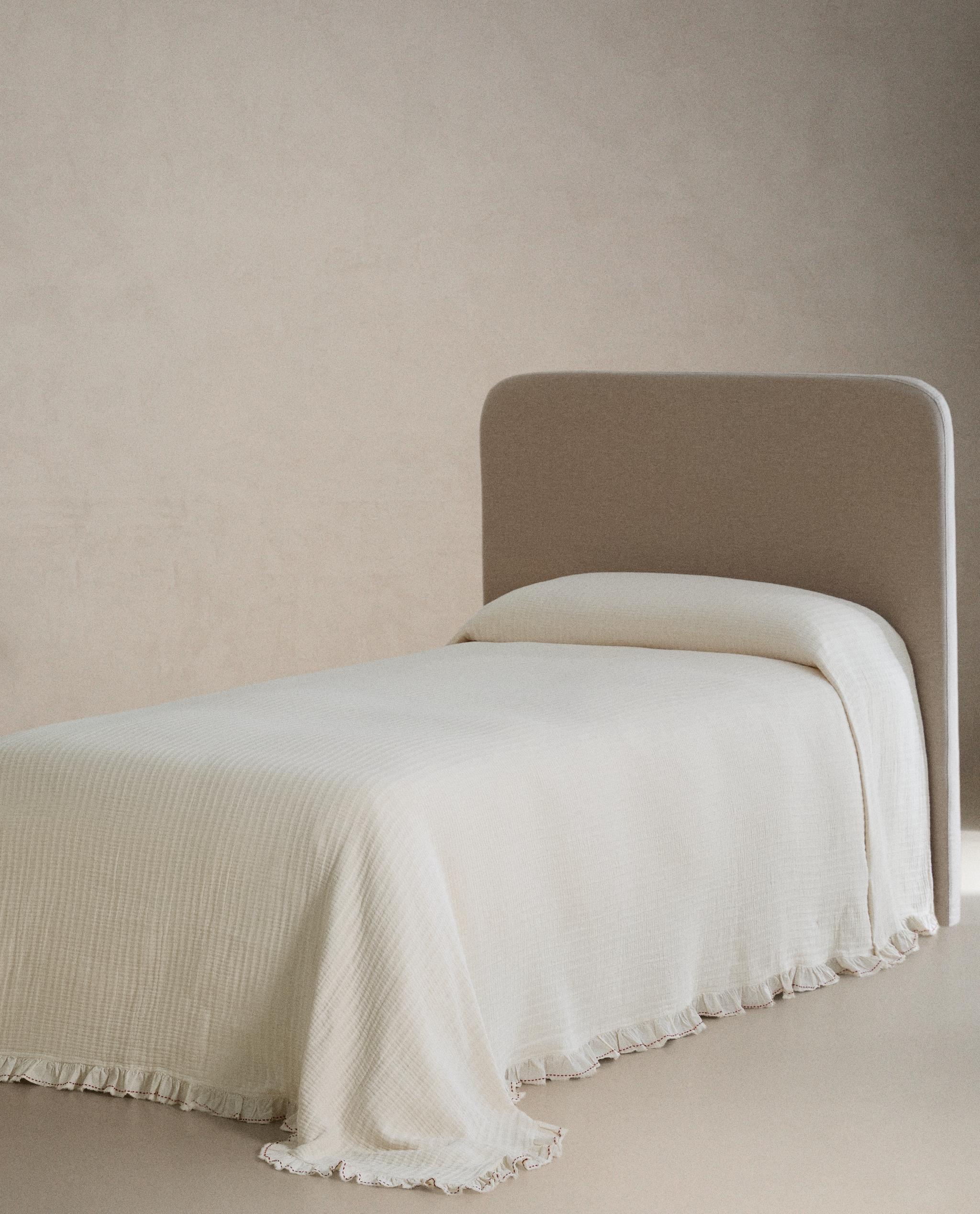 KIDS' TEXTURED BEDSPREAD WITH RUFFLE TRIM product thumbnail 2