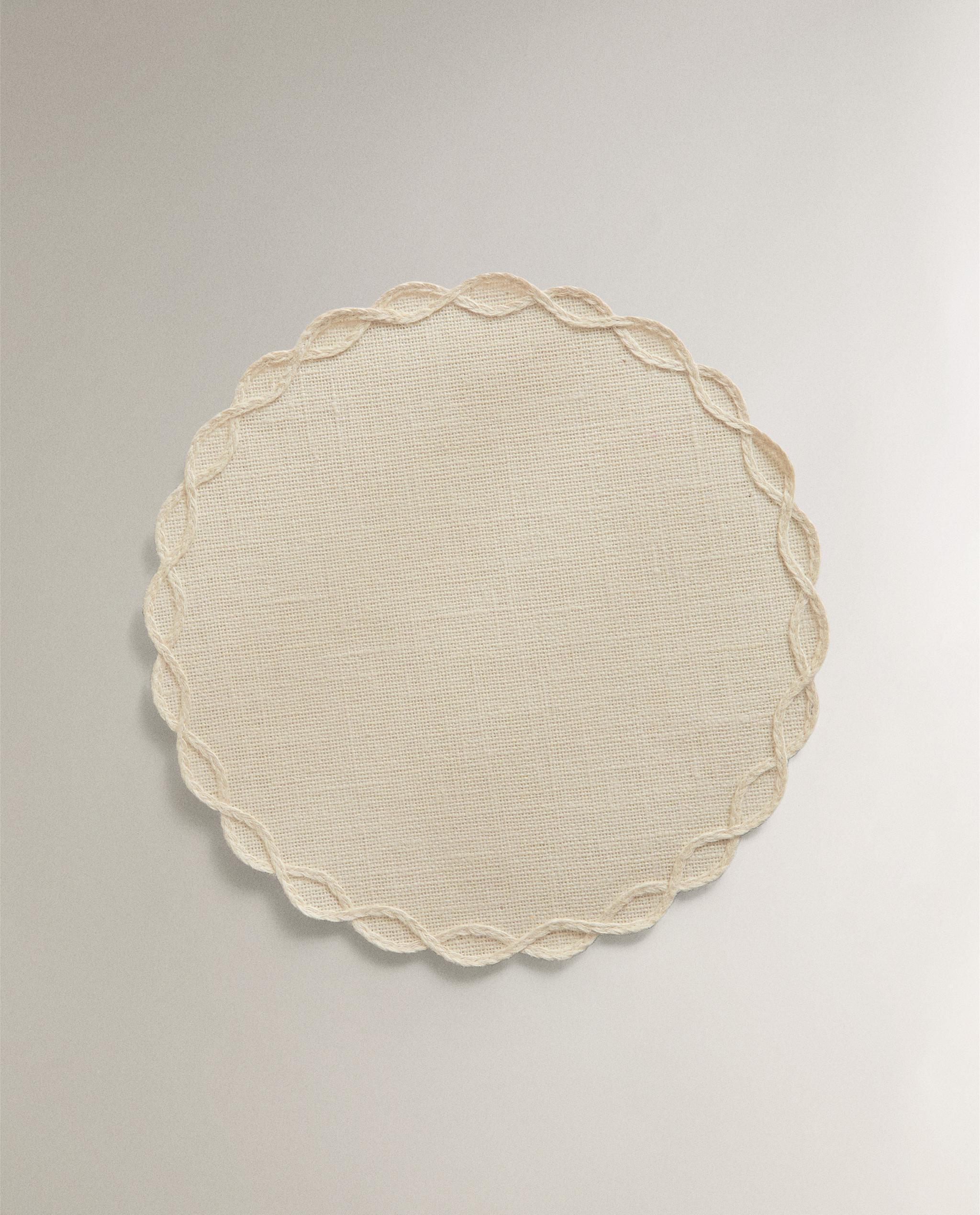 PLACEMAT WITH CHAIN DETAIL product thumbnail 6
