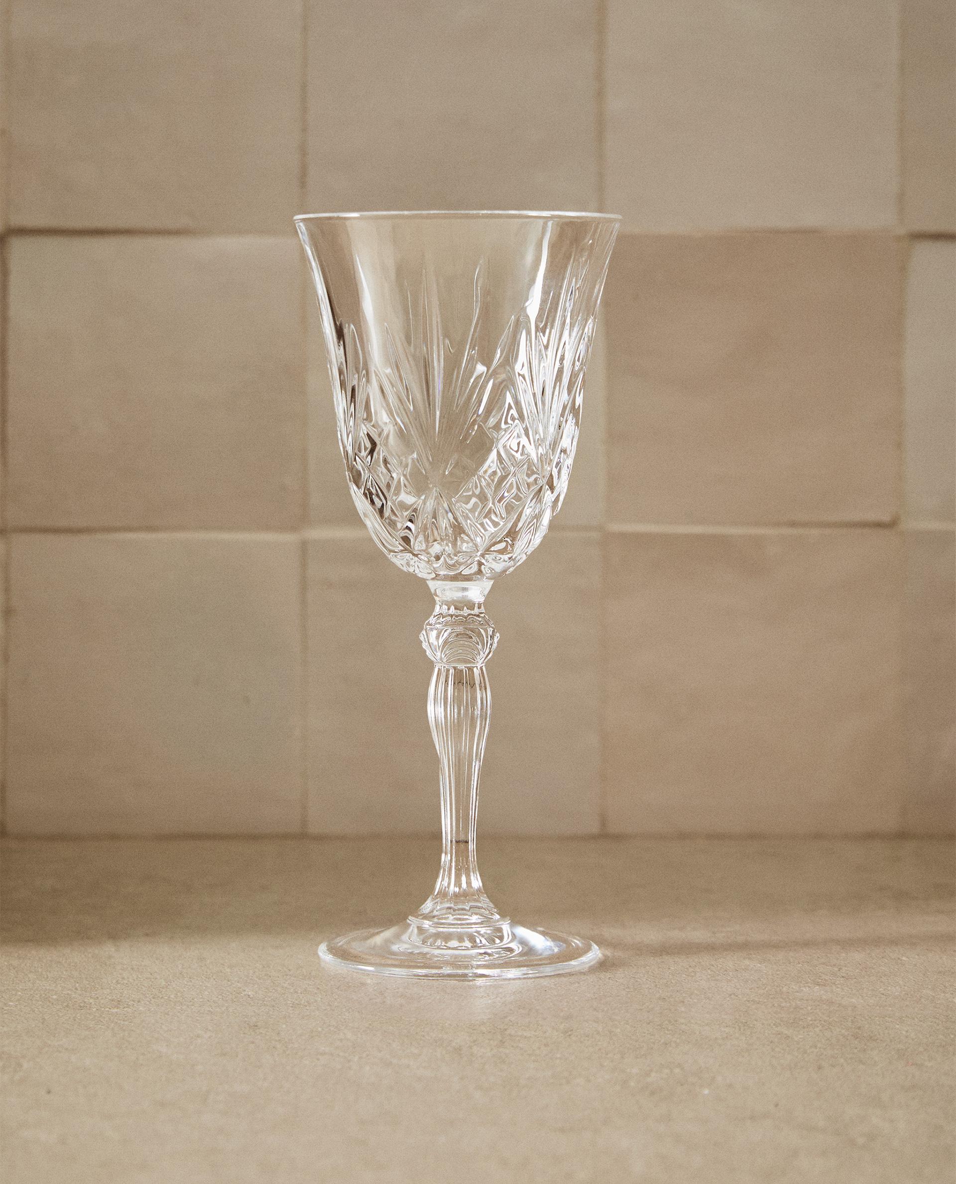 CUT CRYSTALLINE WINE GLASS