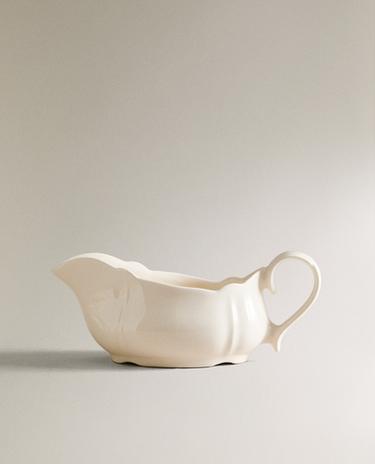 EARTHENWARE GRAVY BOAT WITH RAISED-EDGE DETAIL