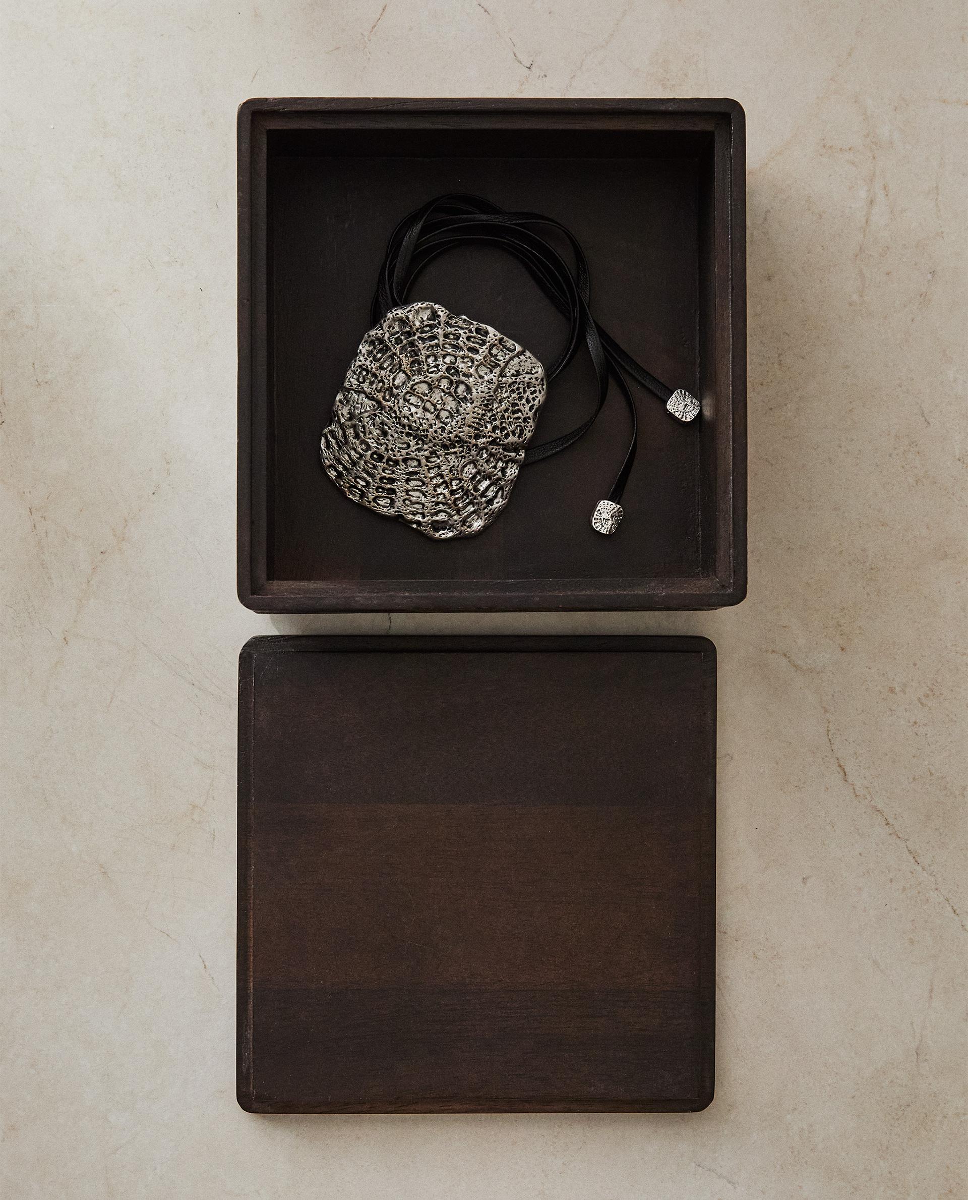 MEDIUM WOODEN BOX WITH LID product thumbnail 5