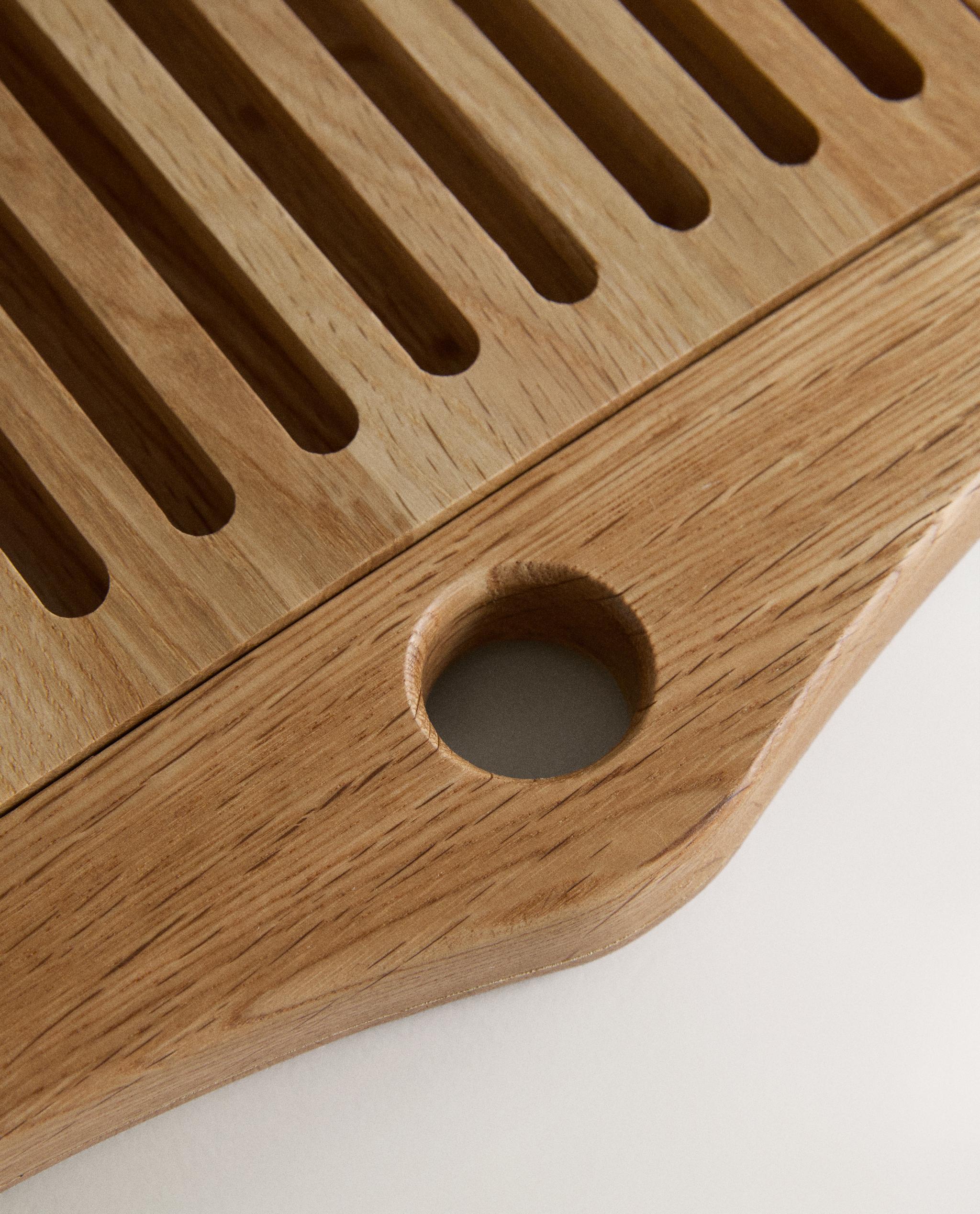 OAK BREAD CUTTING BOARD product thumbnail 4