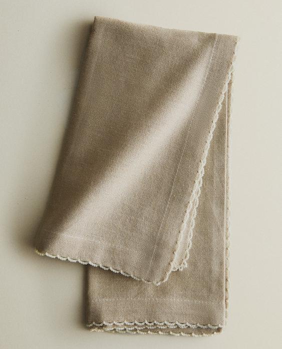 PACK OF SCALLOPED NAPKINS (PACK OF 2) PACK OF SCALLOPED NAPKINS (PACK OF 2)