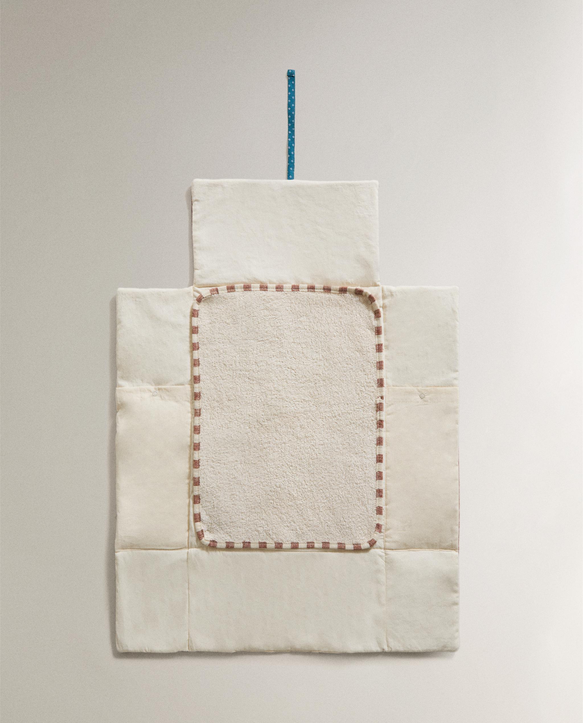 PORTABLE STRIPED BABY CHANGING MAT product thumbnail 9