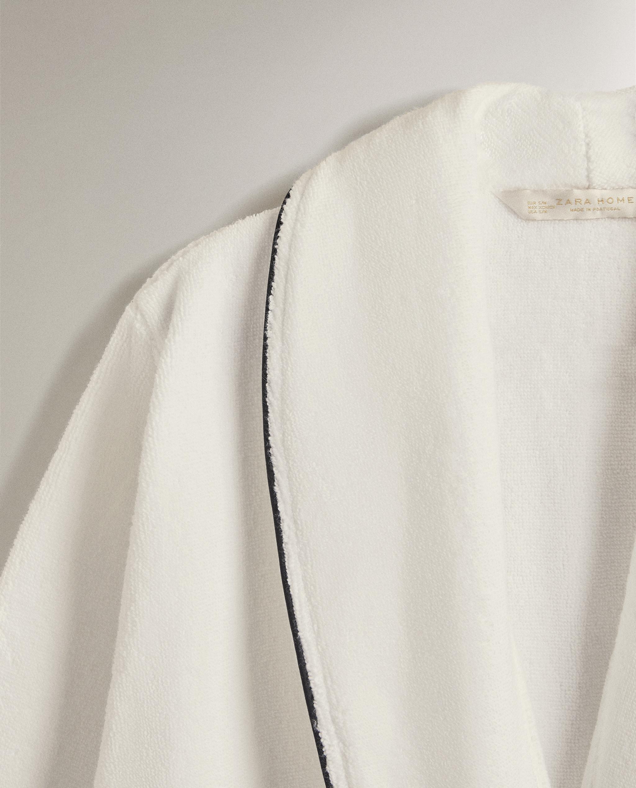 BATHROBE WITH PIPING (400 GXM²) product thumbnail 4