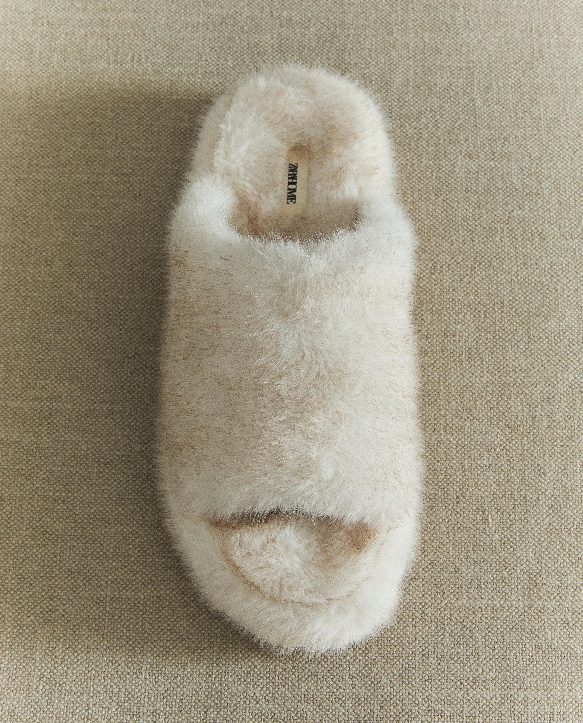 FAUX FUR FLATFORM SLIPPERS