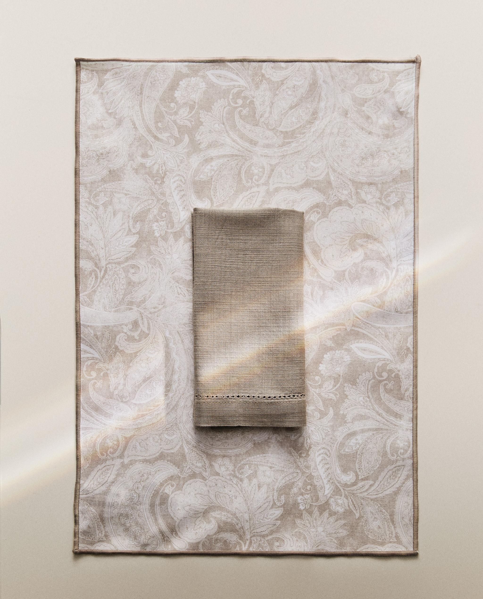 PAISLEY PRINT RESIN-COATED PLACEMAT product thumbnail 5