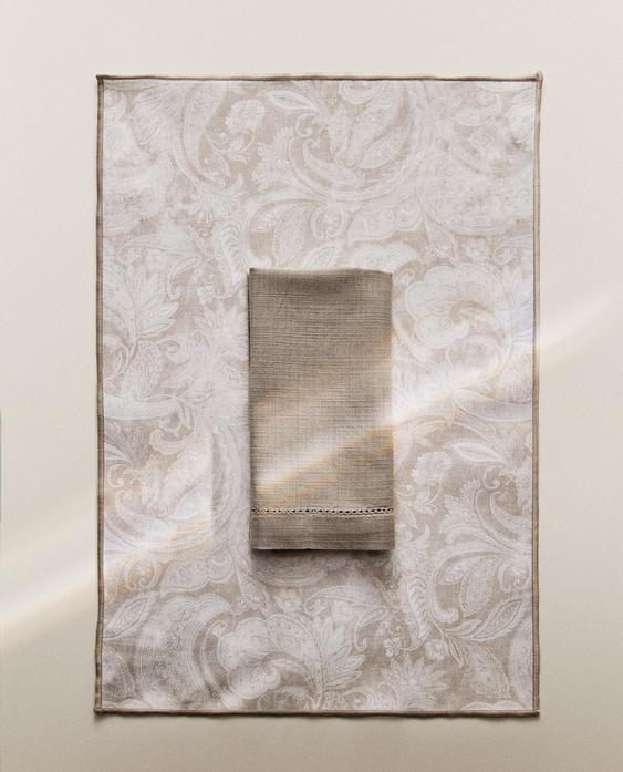 MANTEL INDIVIDUAL RESINADO ESTAMPADO PAISLEY