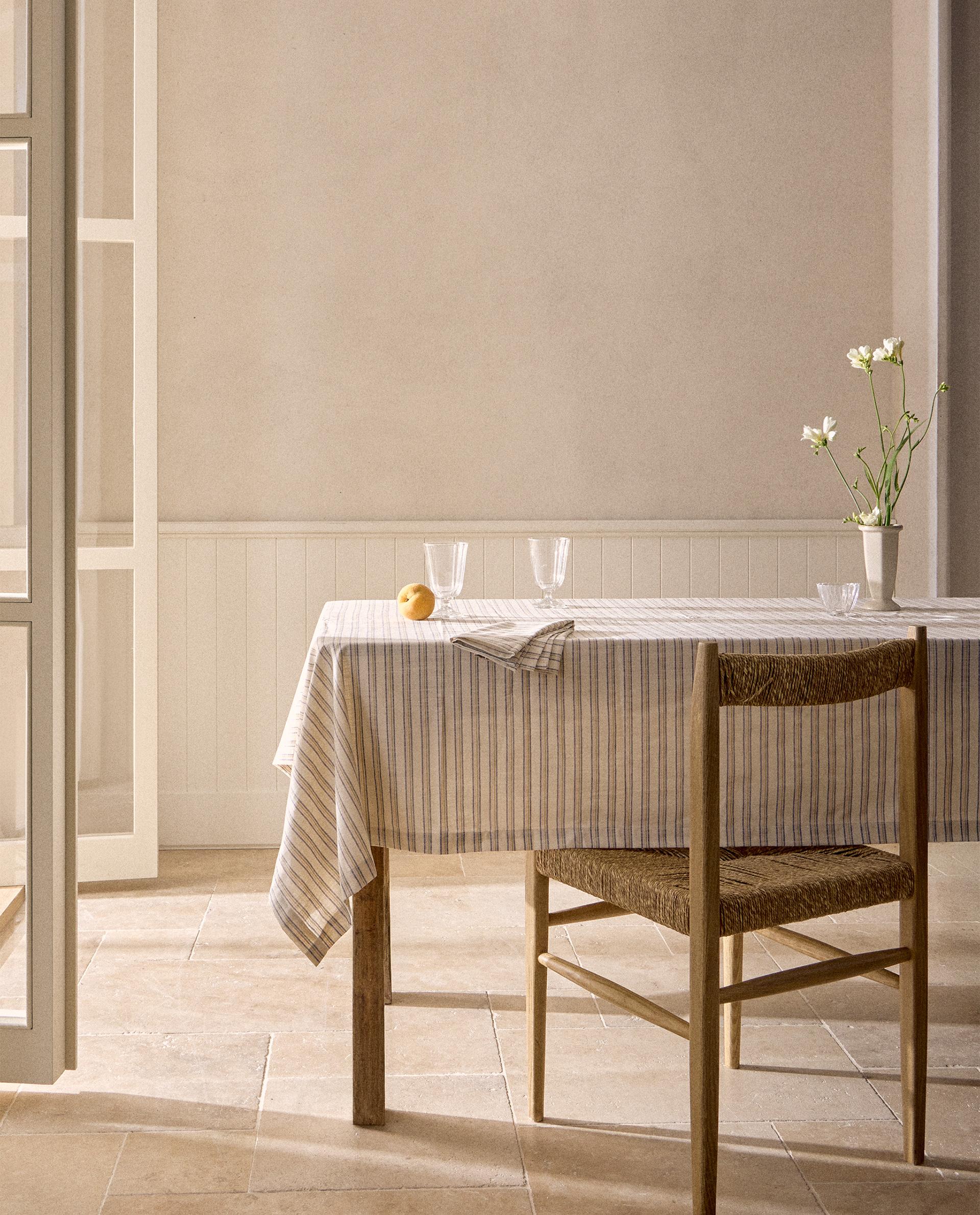 【新品】ZARA HOME ⚘*. フローラルプリント スペイン製テーブルクロス 新品 ZARA HOME ザラホーム フラワー プリント テーブルクロス