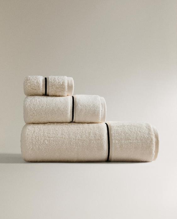 EMBROIDERED TRIM BATH TOWEL