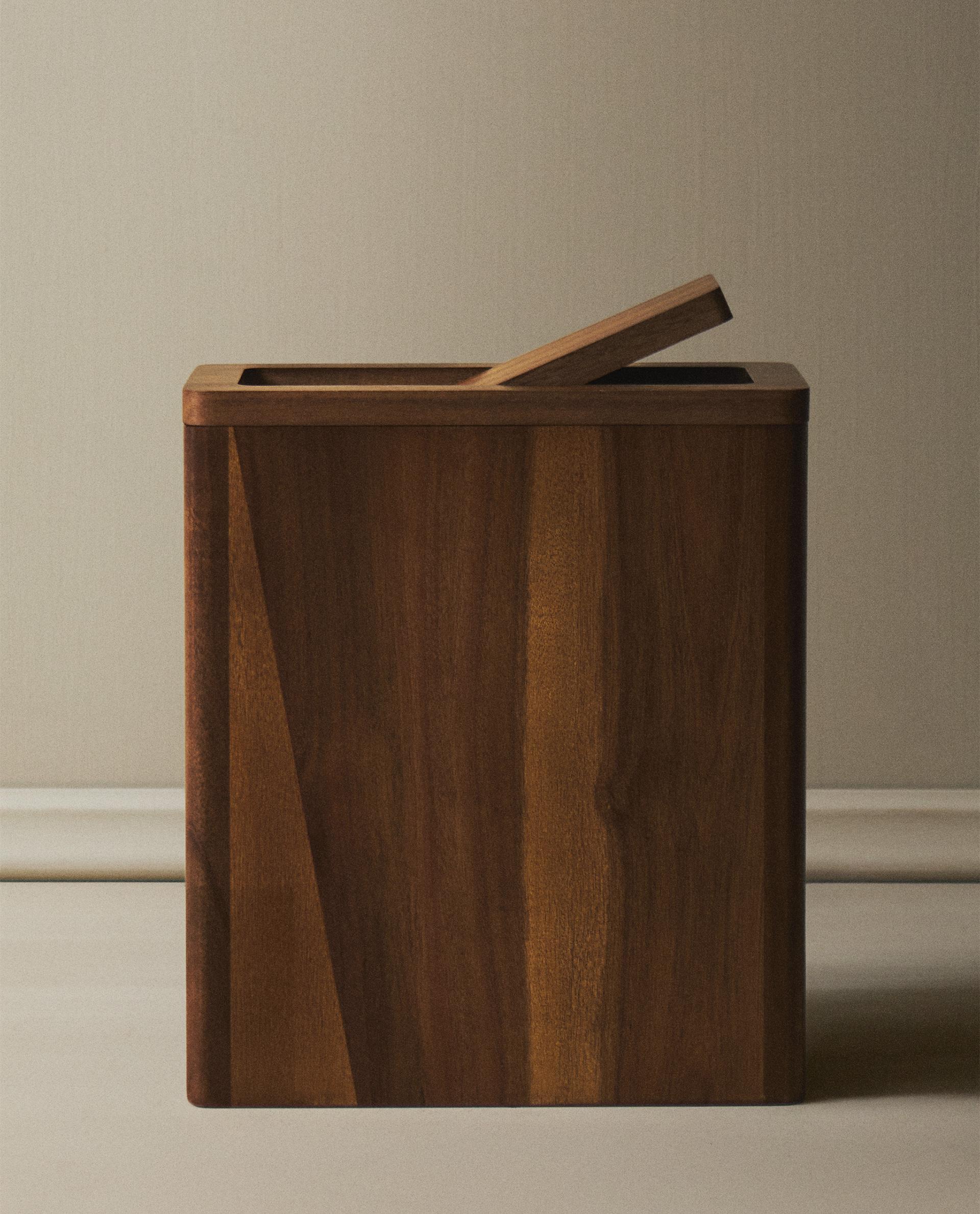 TEXTURED WOODEN BATHROOM BIN