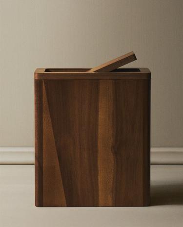 TEXTURED WOODEN BATHROOM BIN