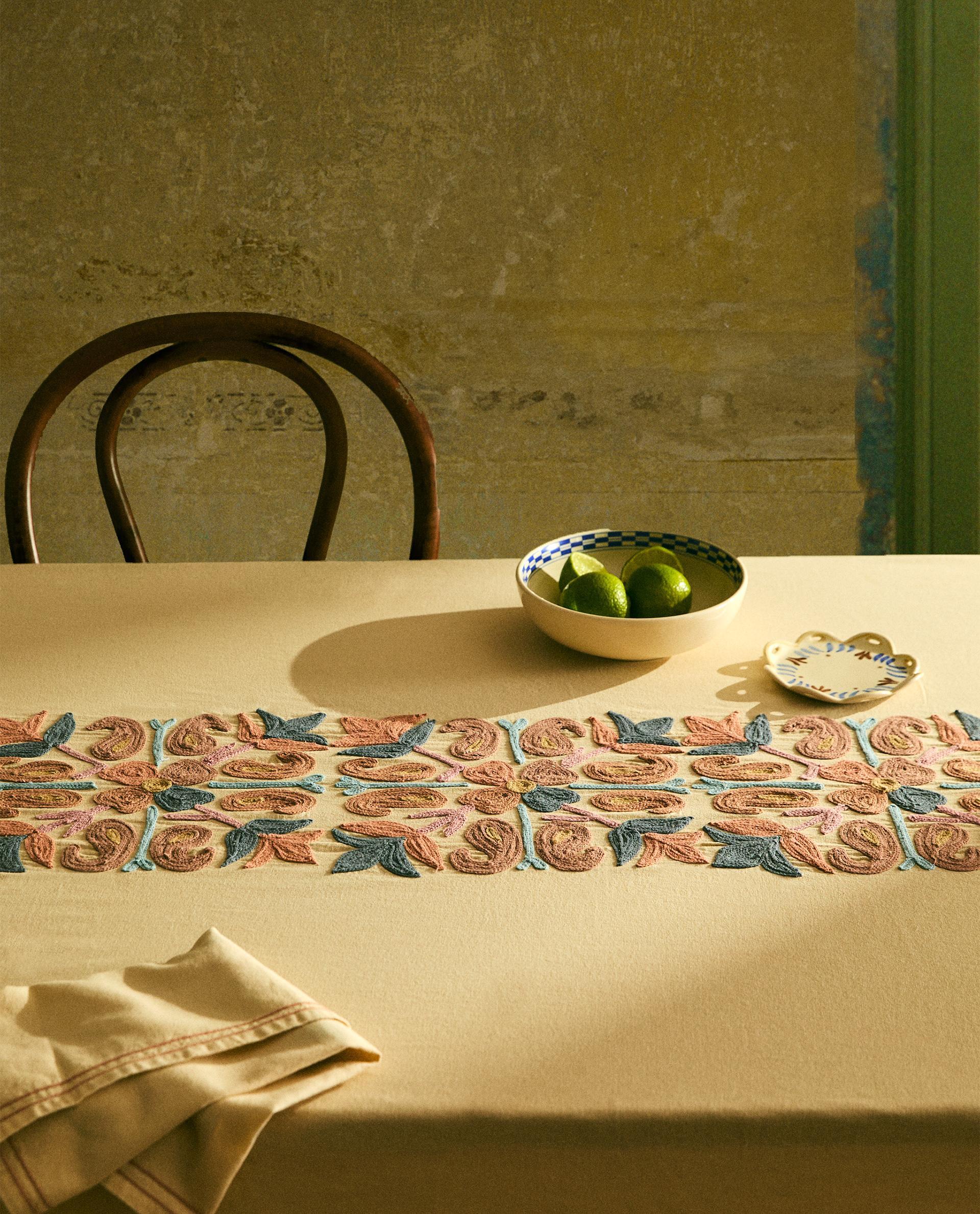 EMBROIDERED COTTON TABLECLOTH