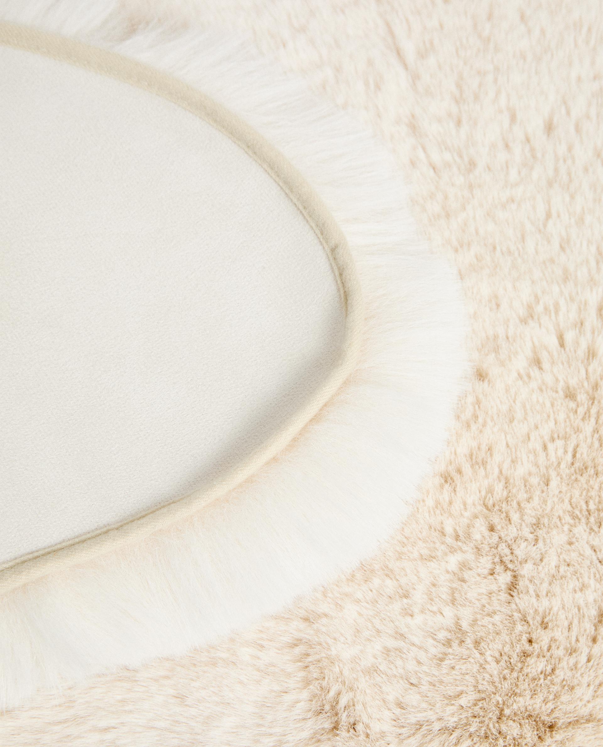 イレギュラー フェイクファー ラグ スモール | Zara Home 日本/Japan